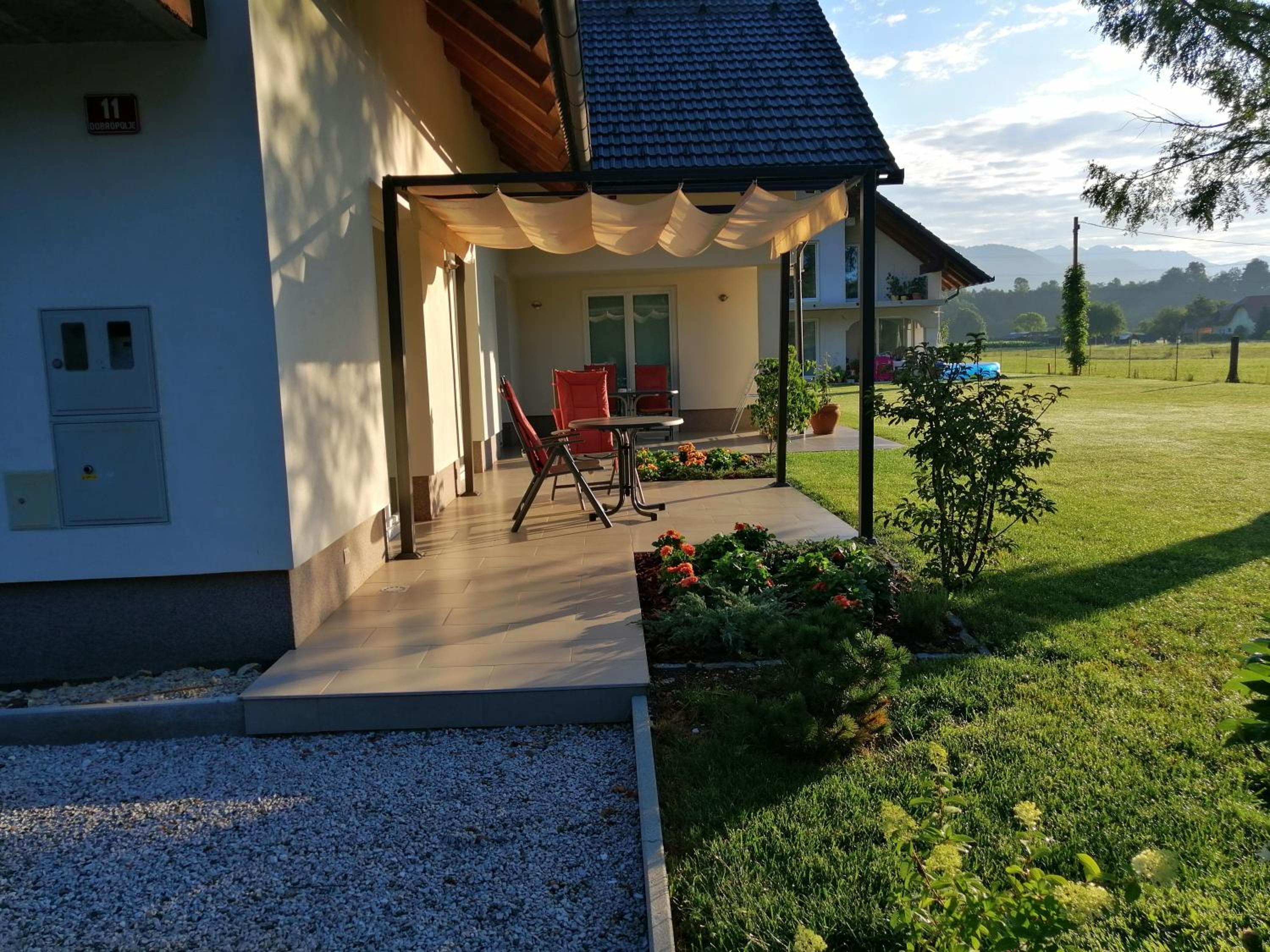 Queen Room with Garden View - Photo 4