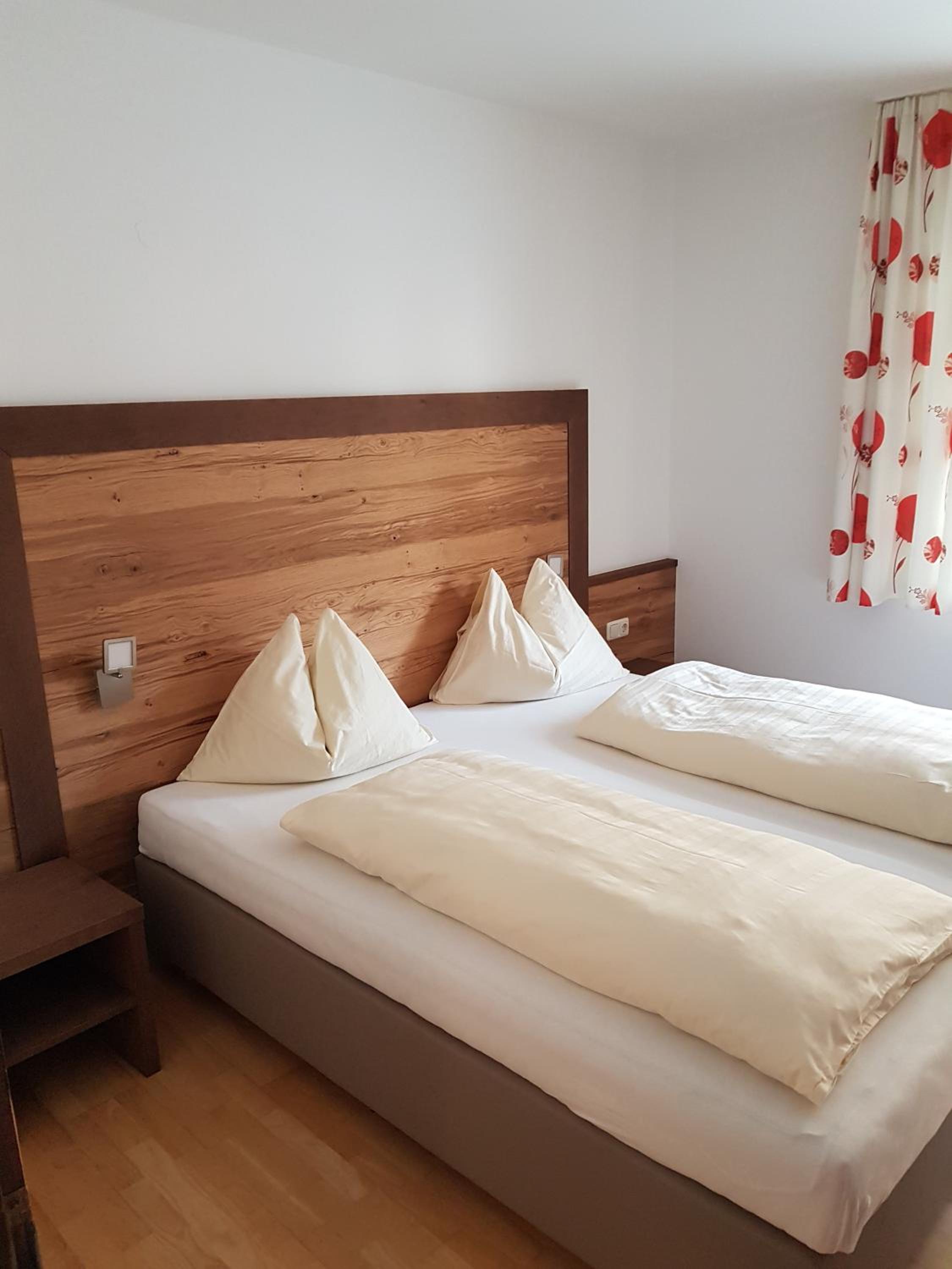 Three-Bedroom Apartment with Balcony photo 2