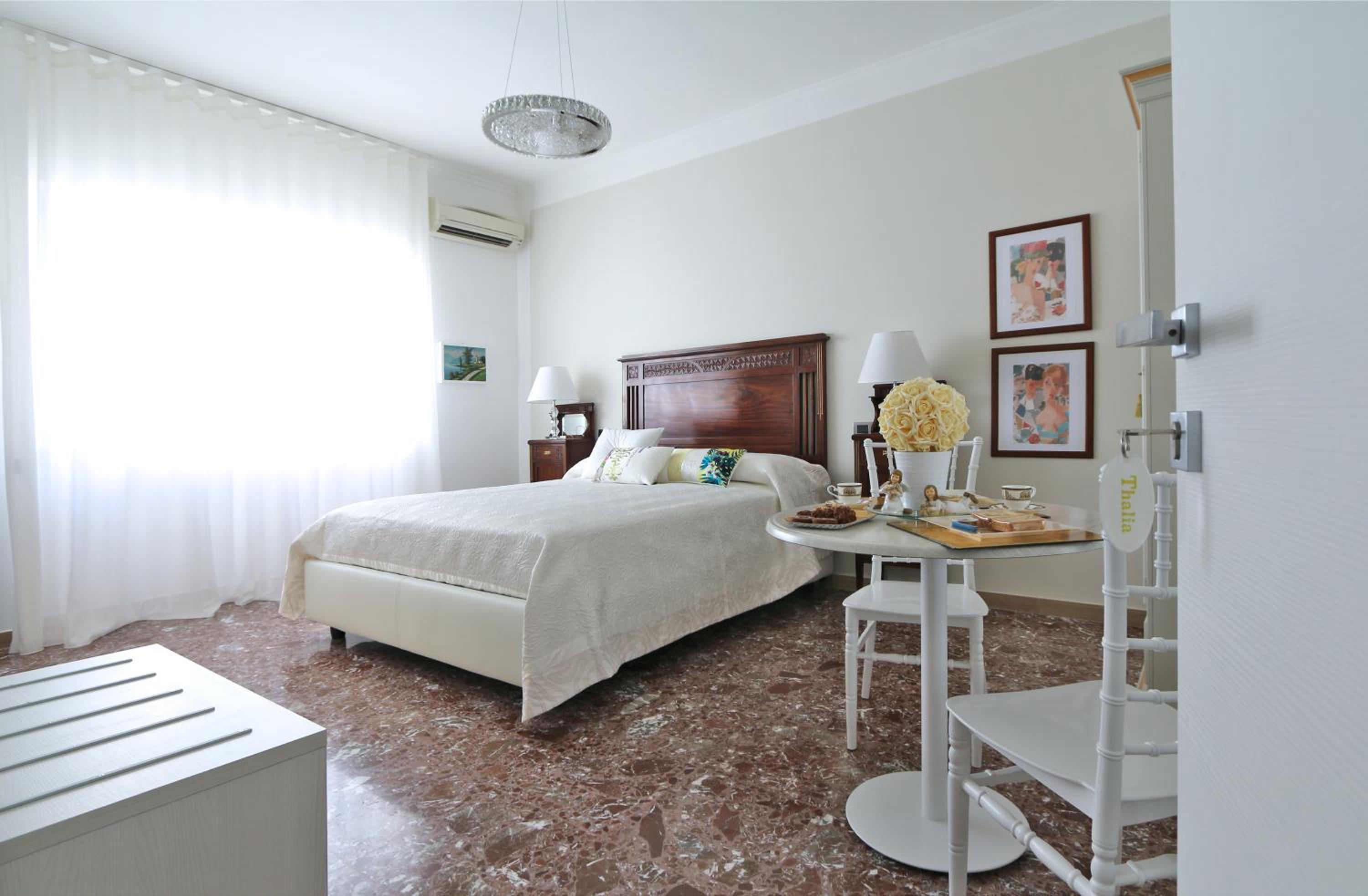 Standard King Room photo 1