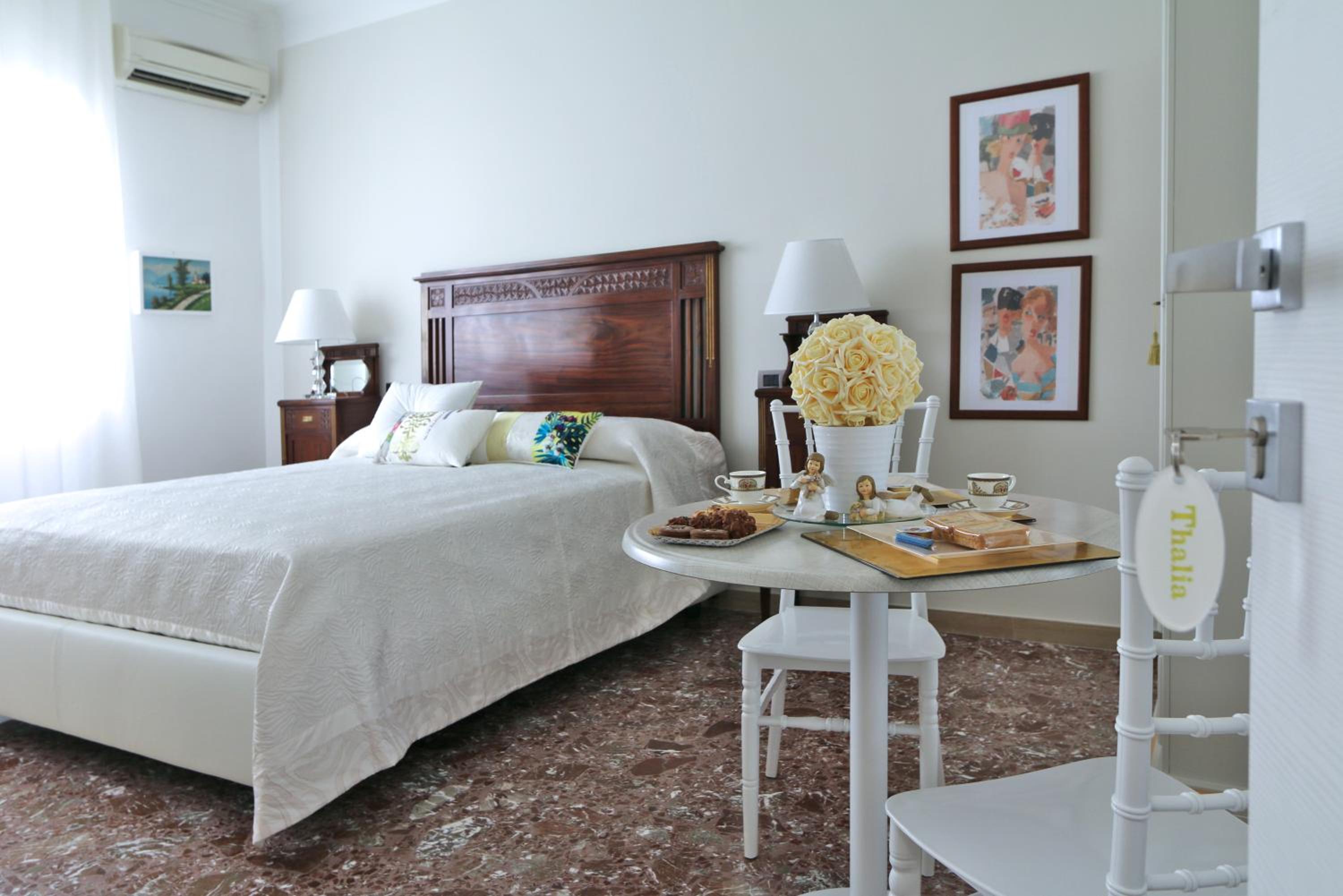 Standard King Room photo 3