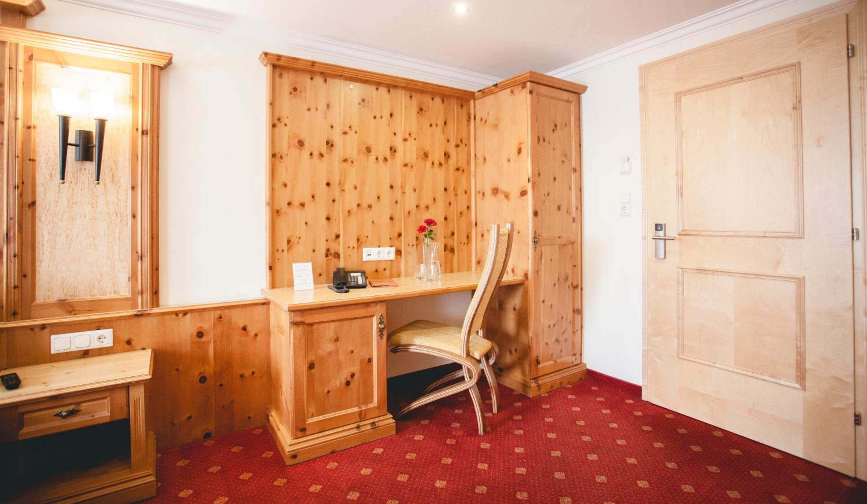 Double Room with Private Bathroom - Photo 8