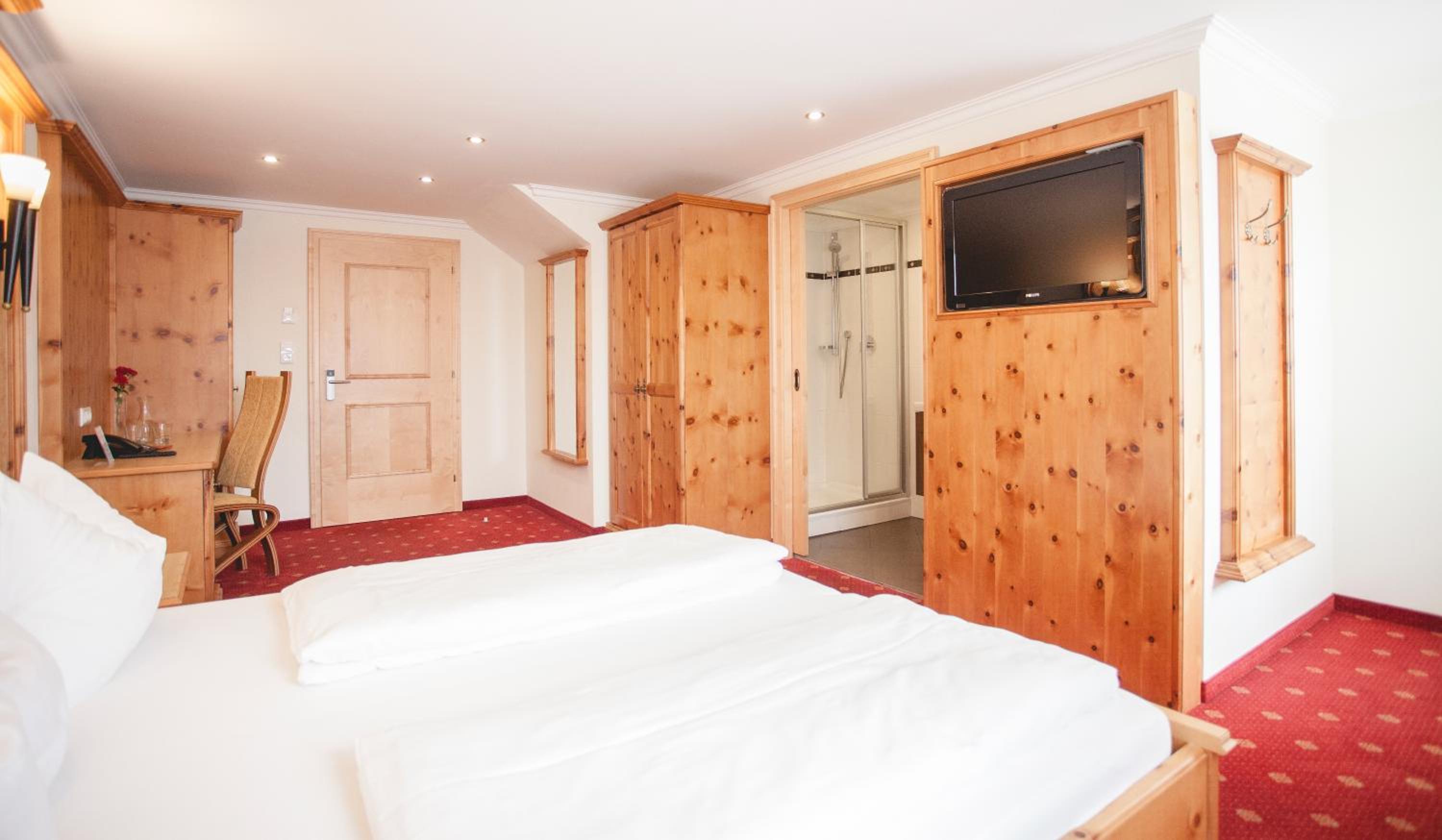 Double Room with Private Bathroom - Photo 7