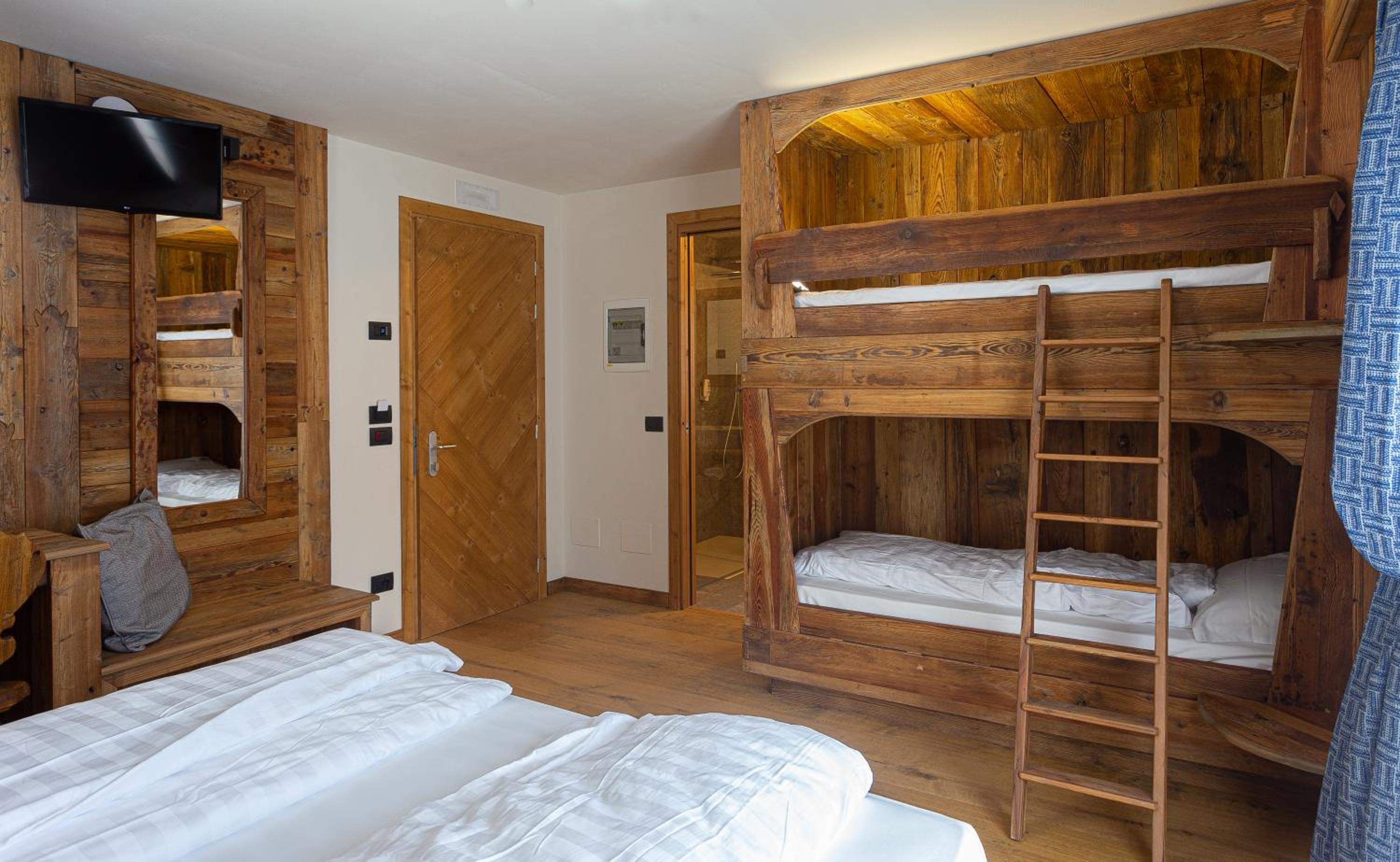 Economy Quadruple Room photo 2