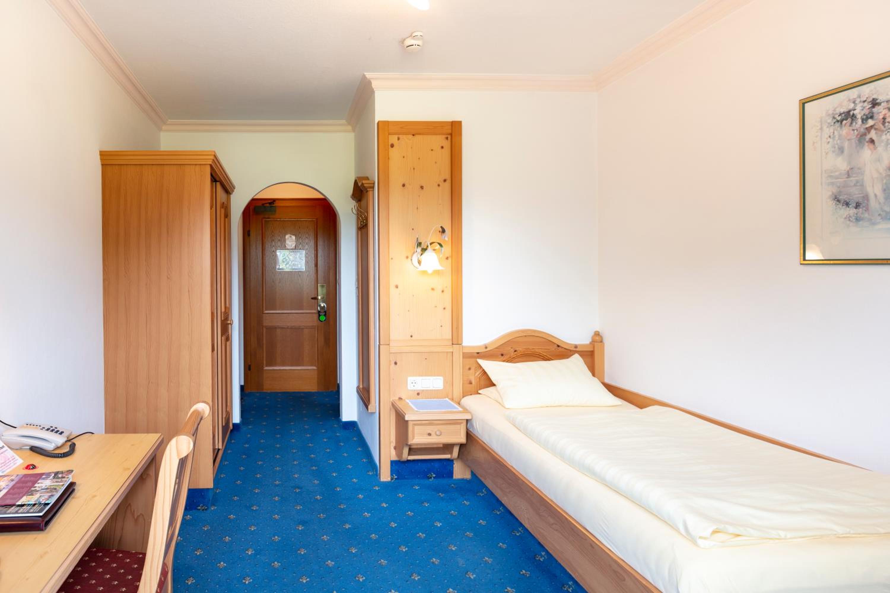 Single Room photo 2