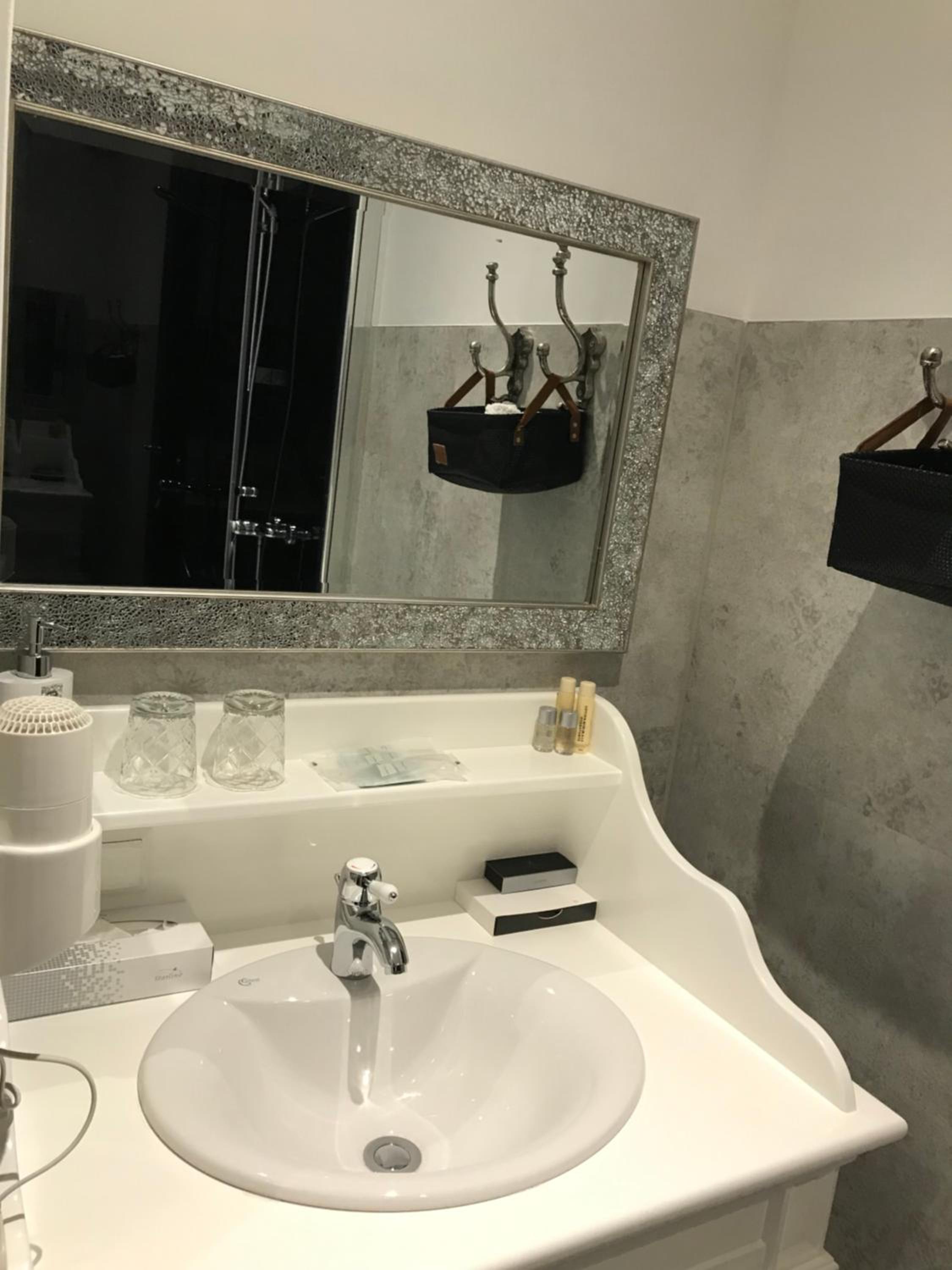 Deluxe Double Room - Photo 16