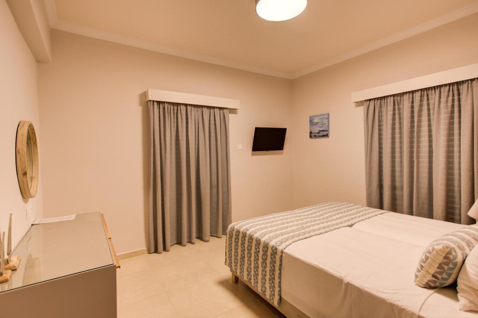 Standard Double Room Partial Sea View - Photo 13