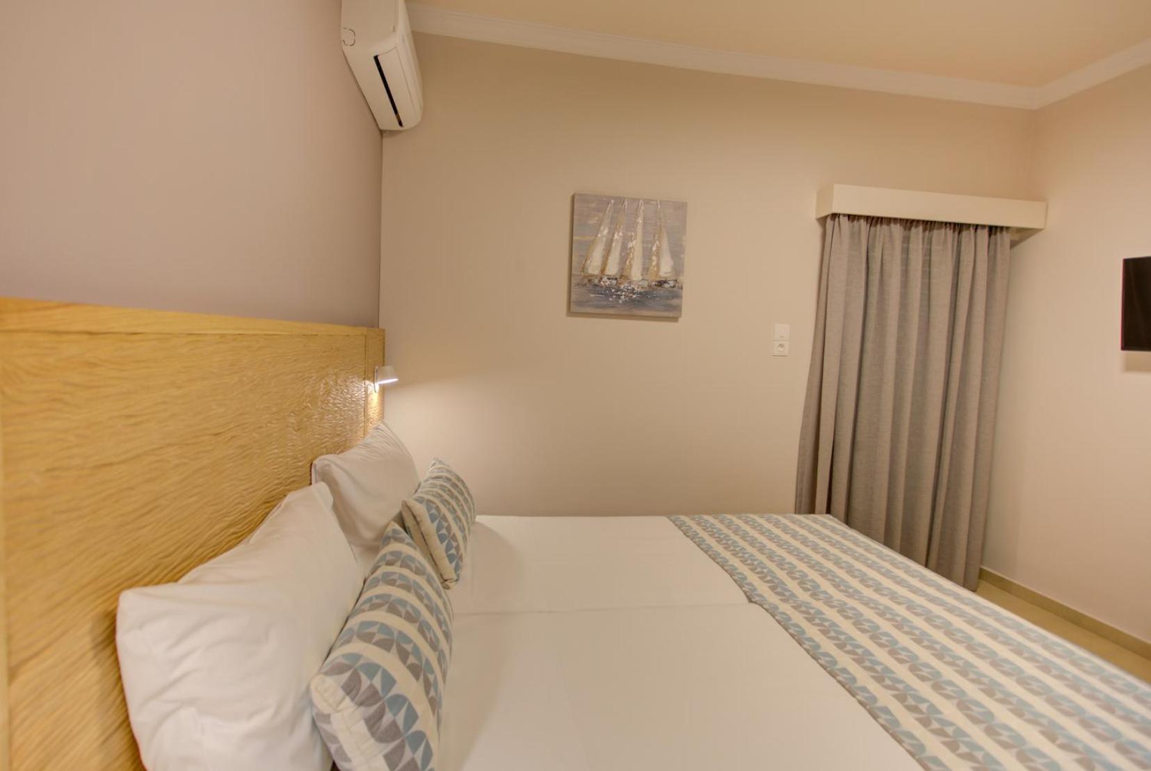 Standard Double Room - Photo 8