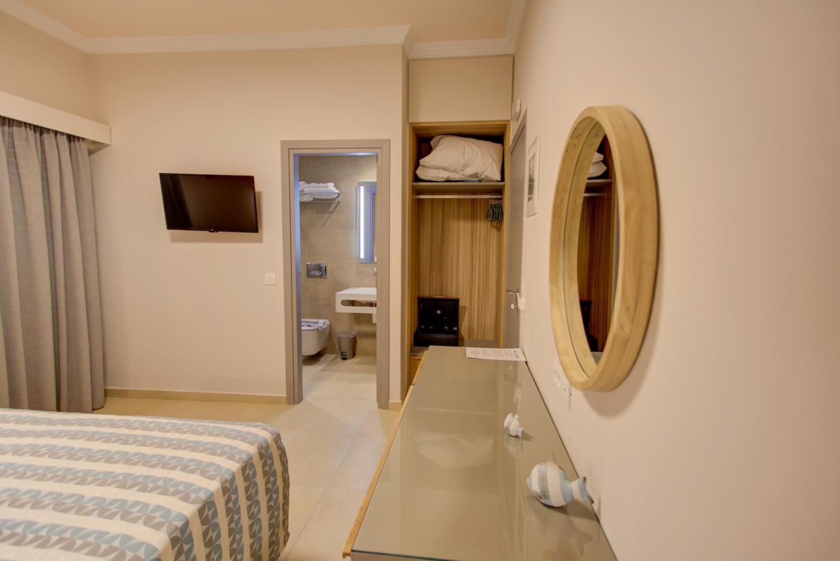 Standard Double Room Partial Sea View - Photo 6