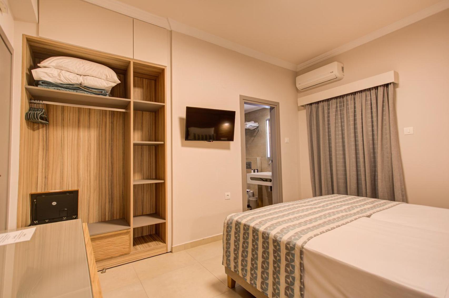 Standard Double Room - Photo 9