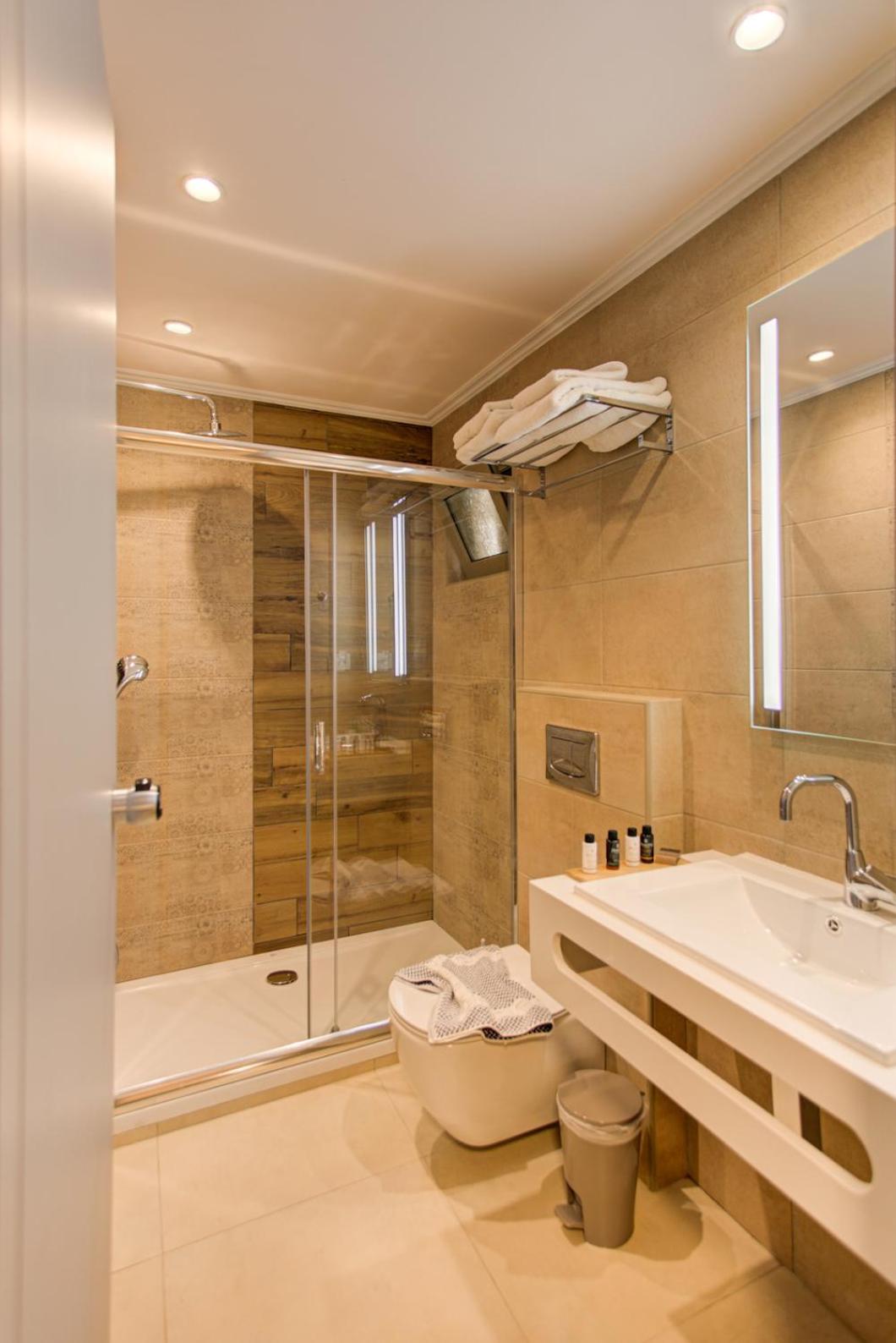 Standard Double Room - Photo 2