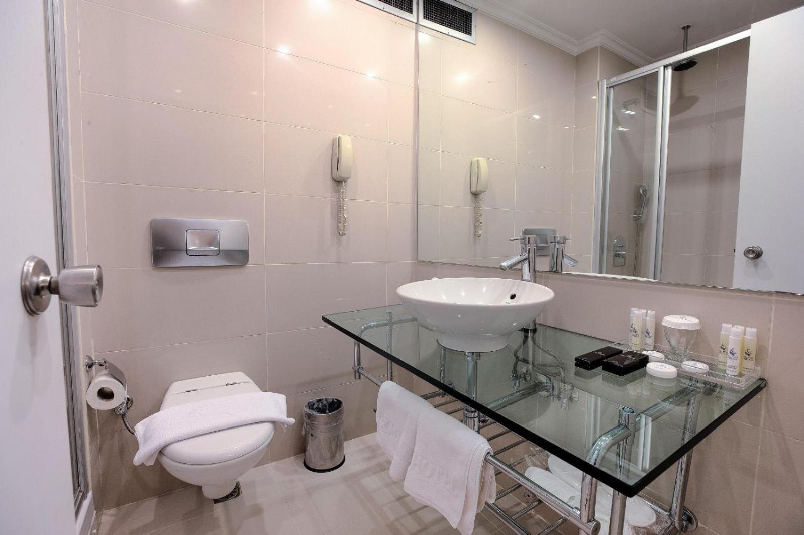 Superior Room with Partial Sea View thumbnail 6