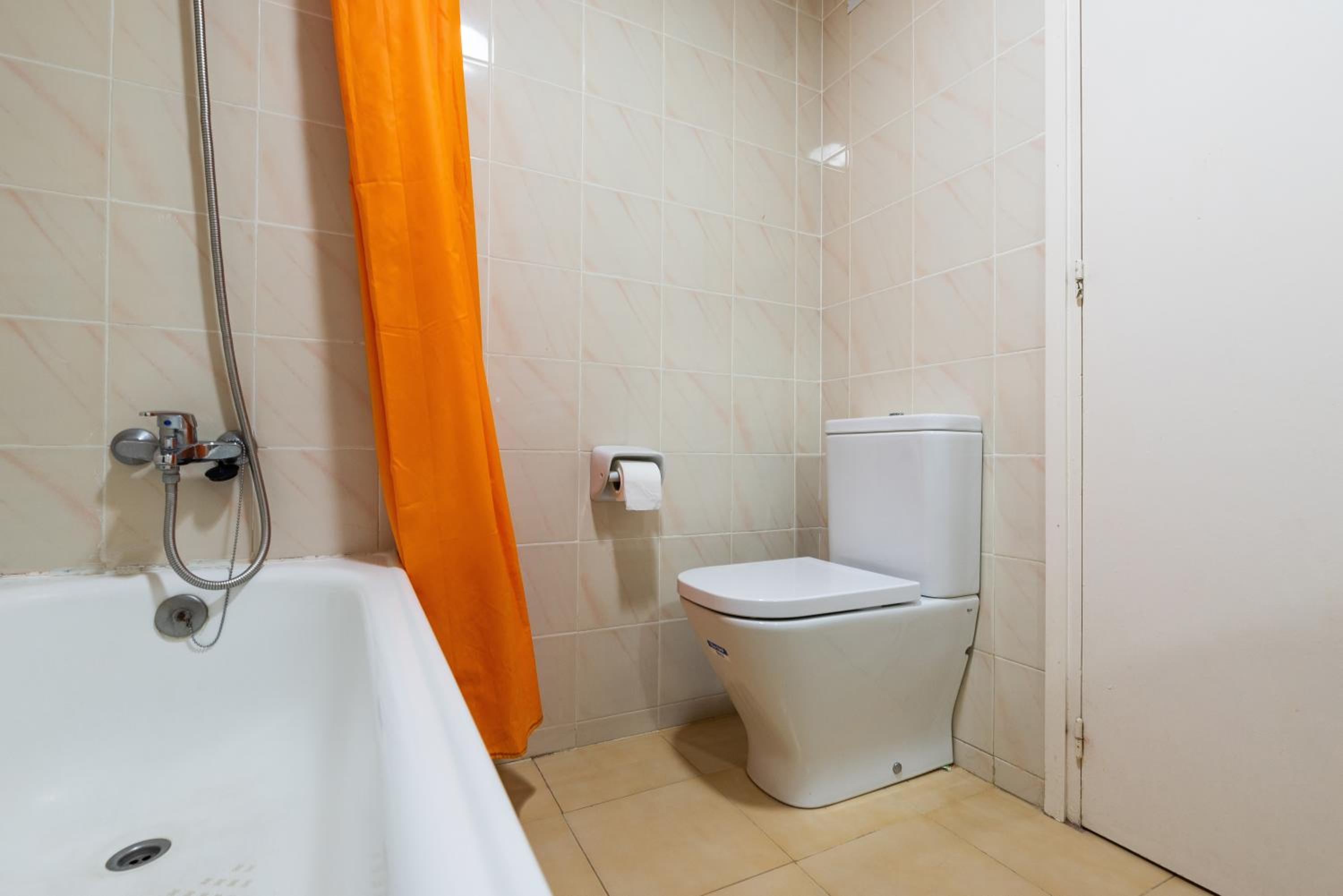 Two-Bedroom Apartment (6 Adults) photo 3