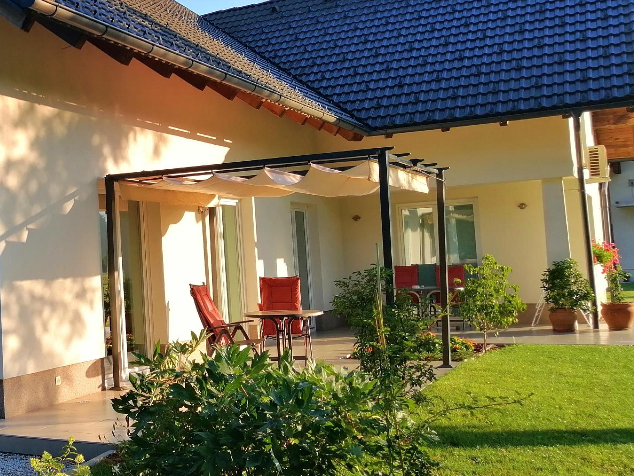 Queen Room with Garden View - Photo 2