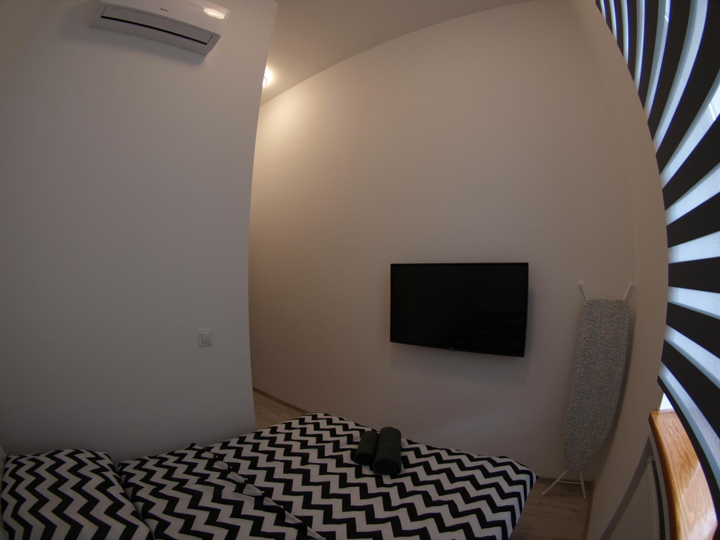 Double Room with Private Bathroom - Photo 2