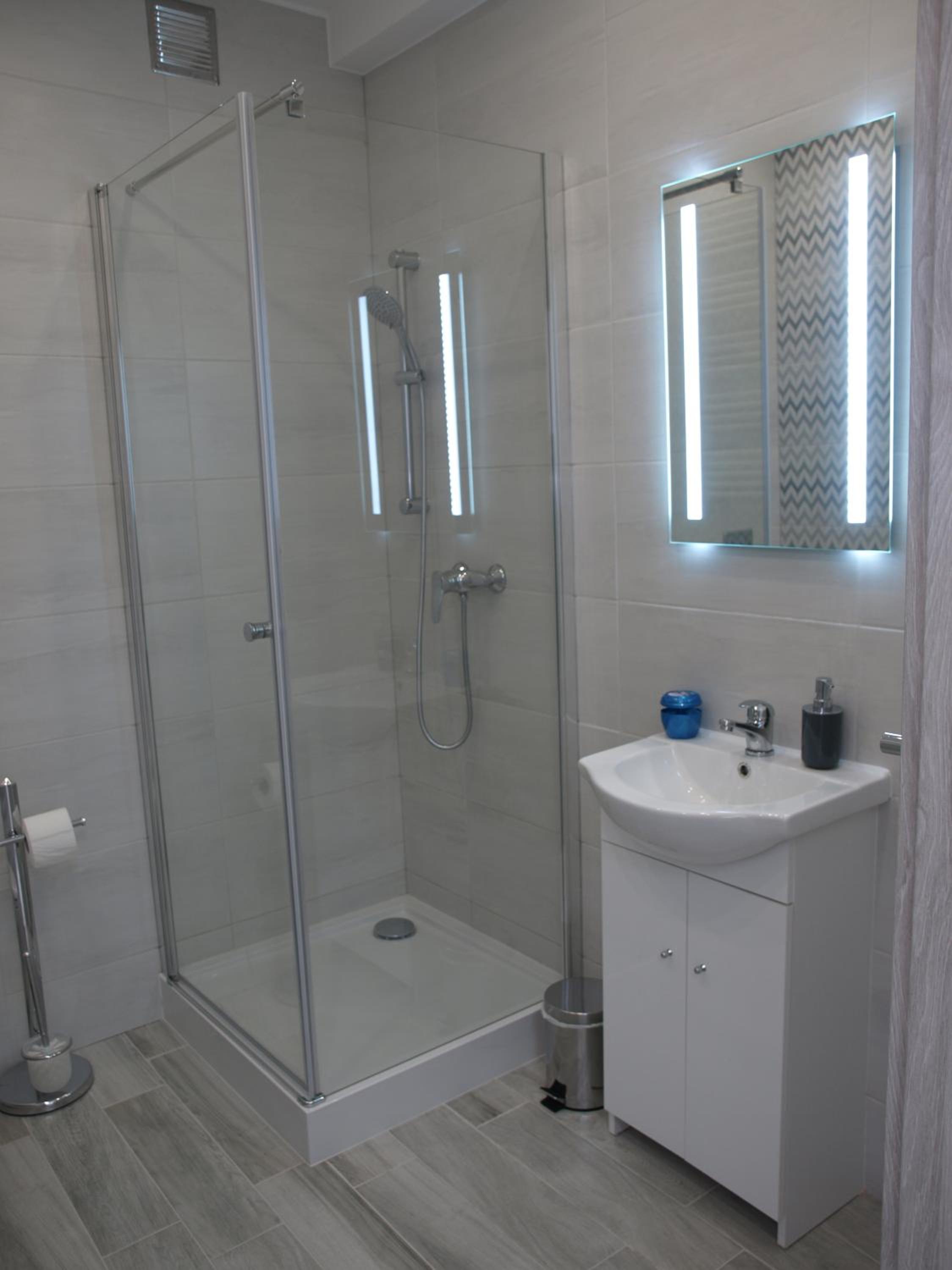 Double Room with Private Bathroom - Photo 1