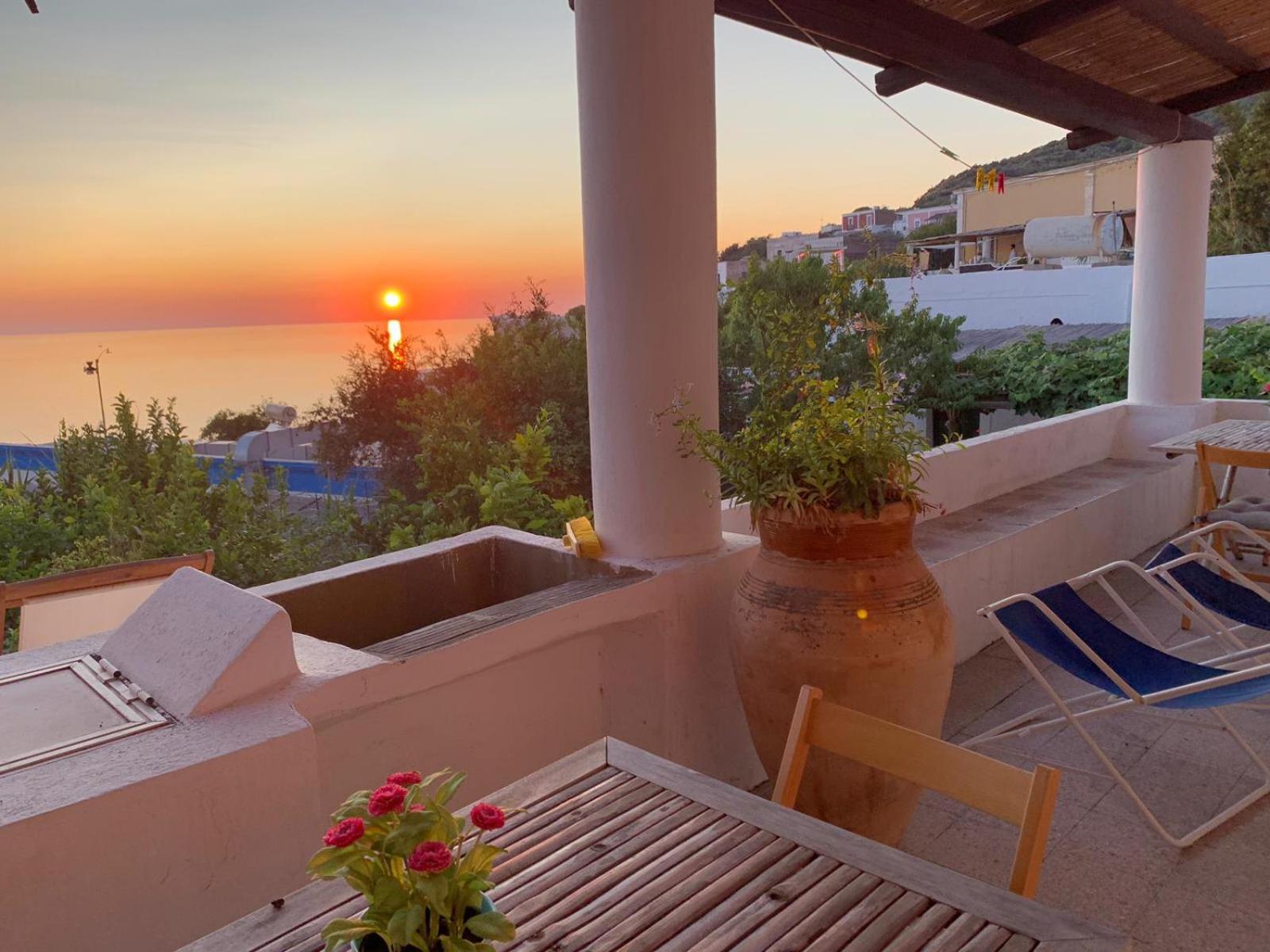 Double or Twin Room with Sea View photo 3