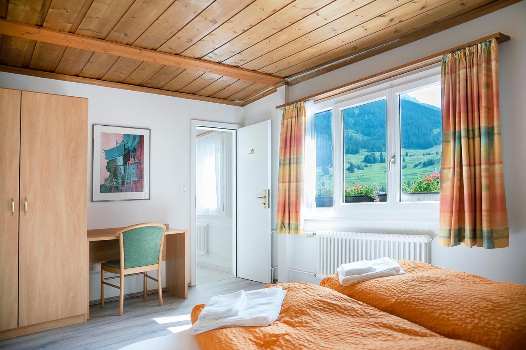 Double Room with Mountain View - Photo 3