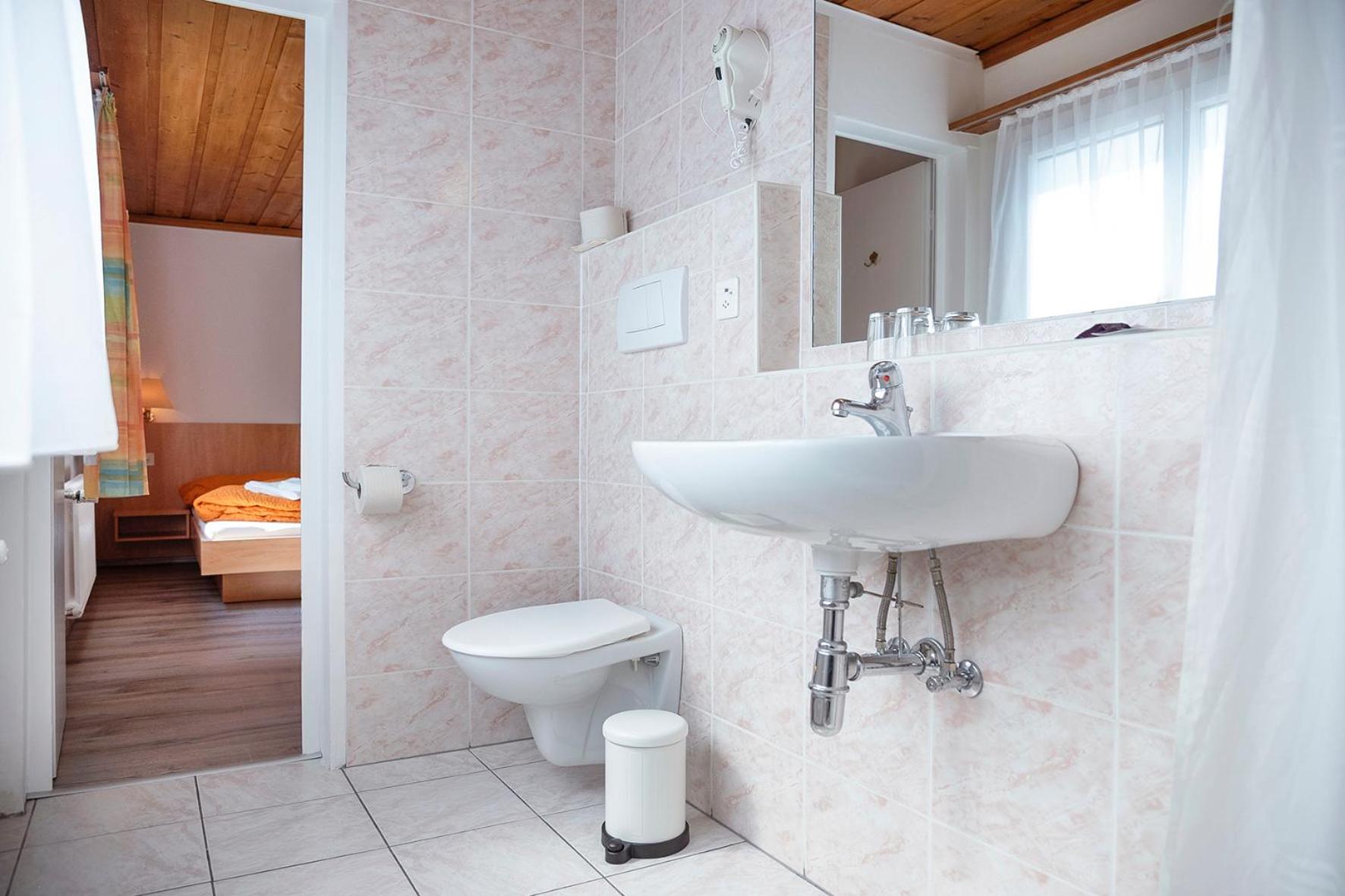 Double Room with Mountain View - Photo 4