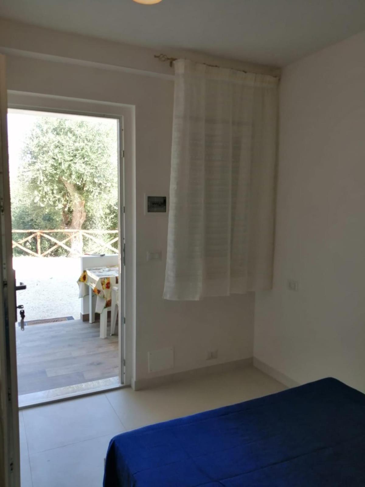 One-Bedroom House - Photo 2