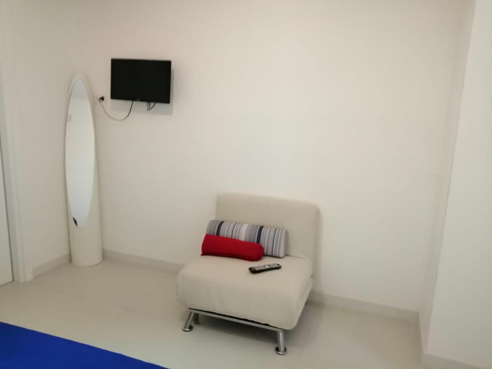 One-Bedroom House - Photo 6