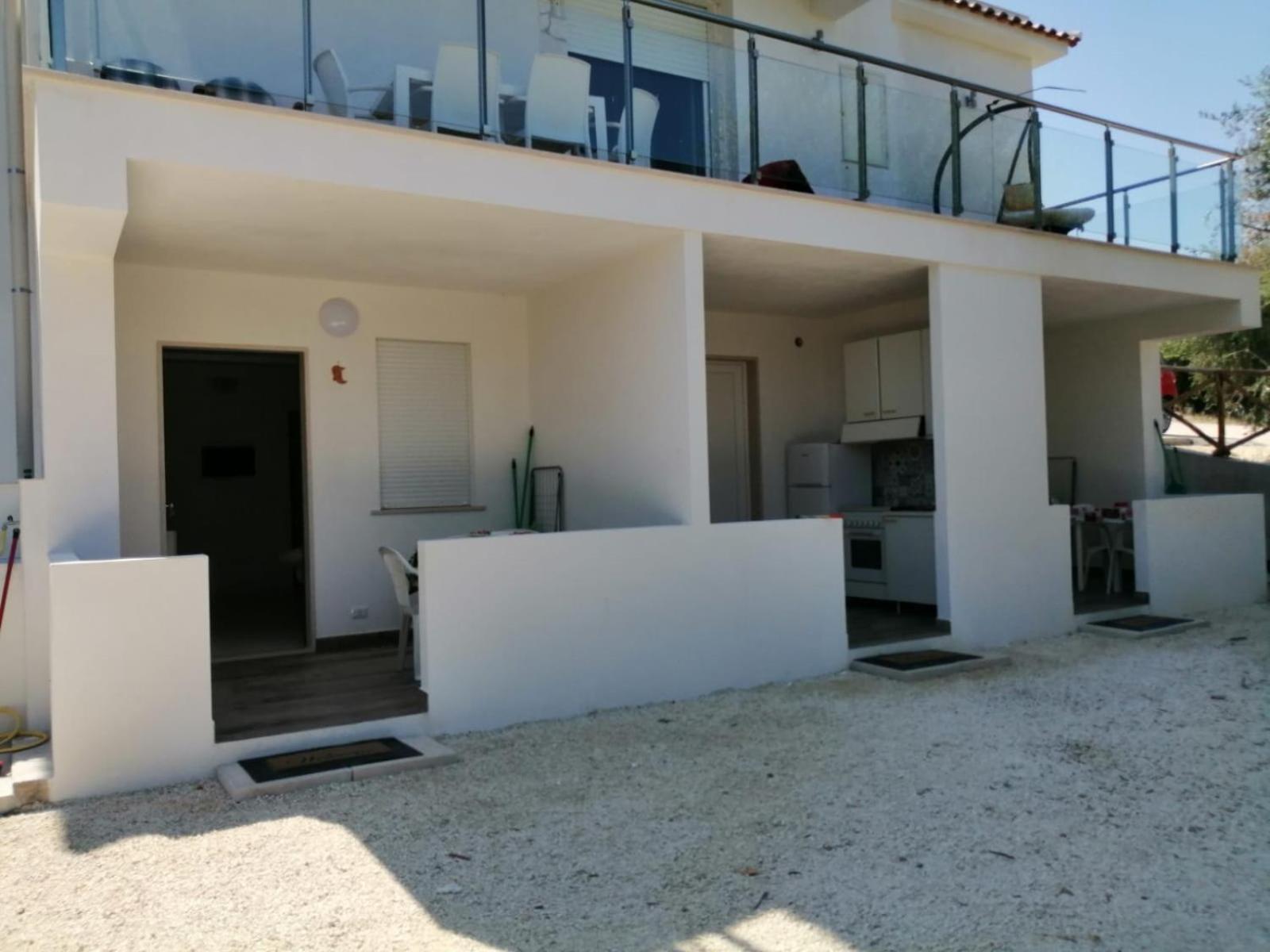 One-Bedroom House - Photo 8