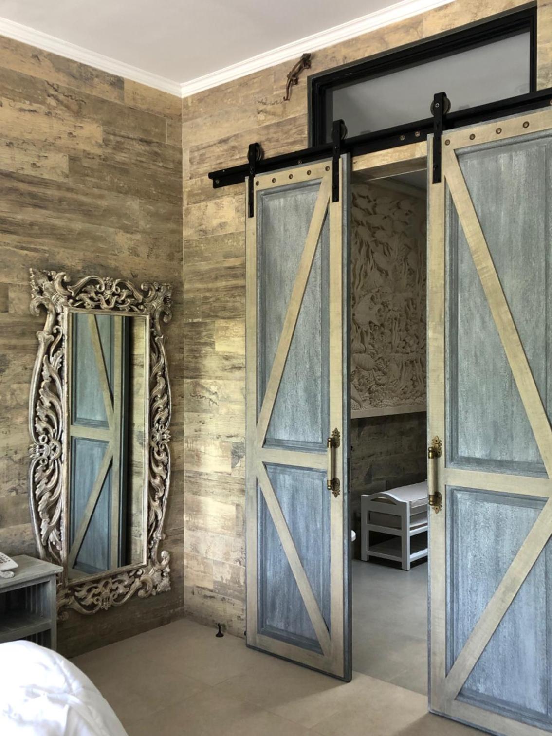 King Suite with Pool View - Photo 18