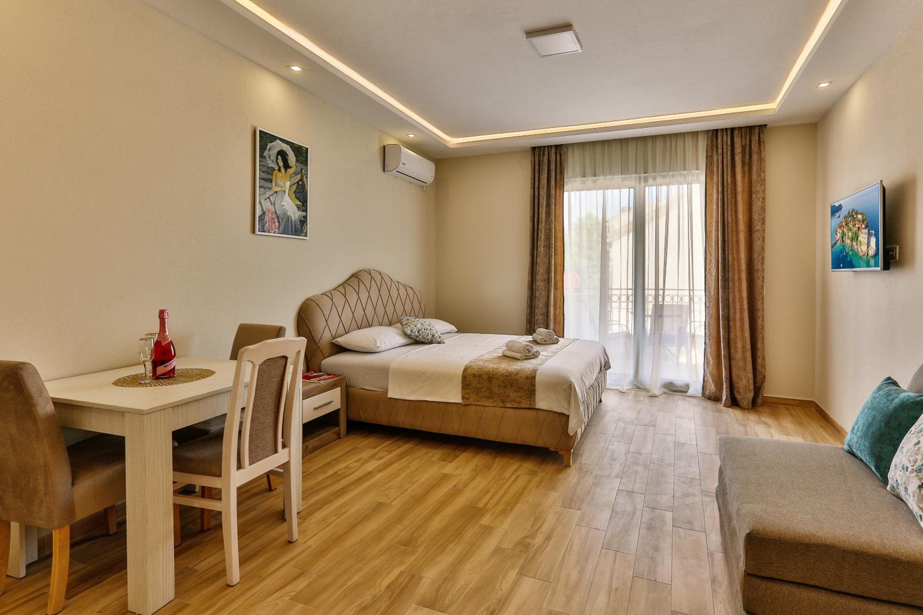 Studio Apartment