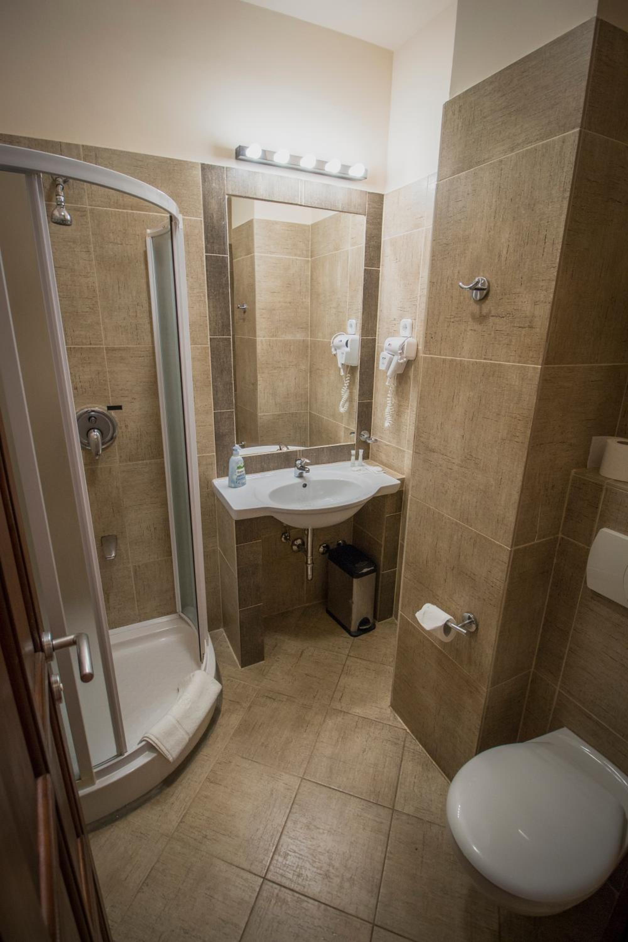 Double or Twin Room - Photo 2