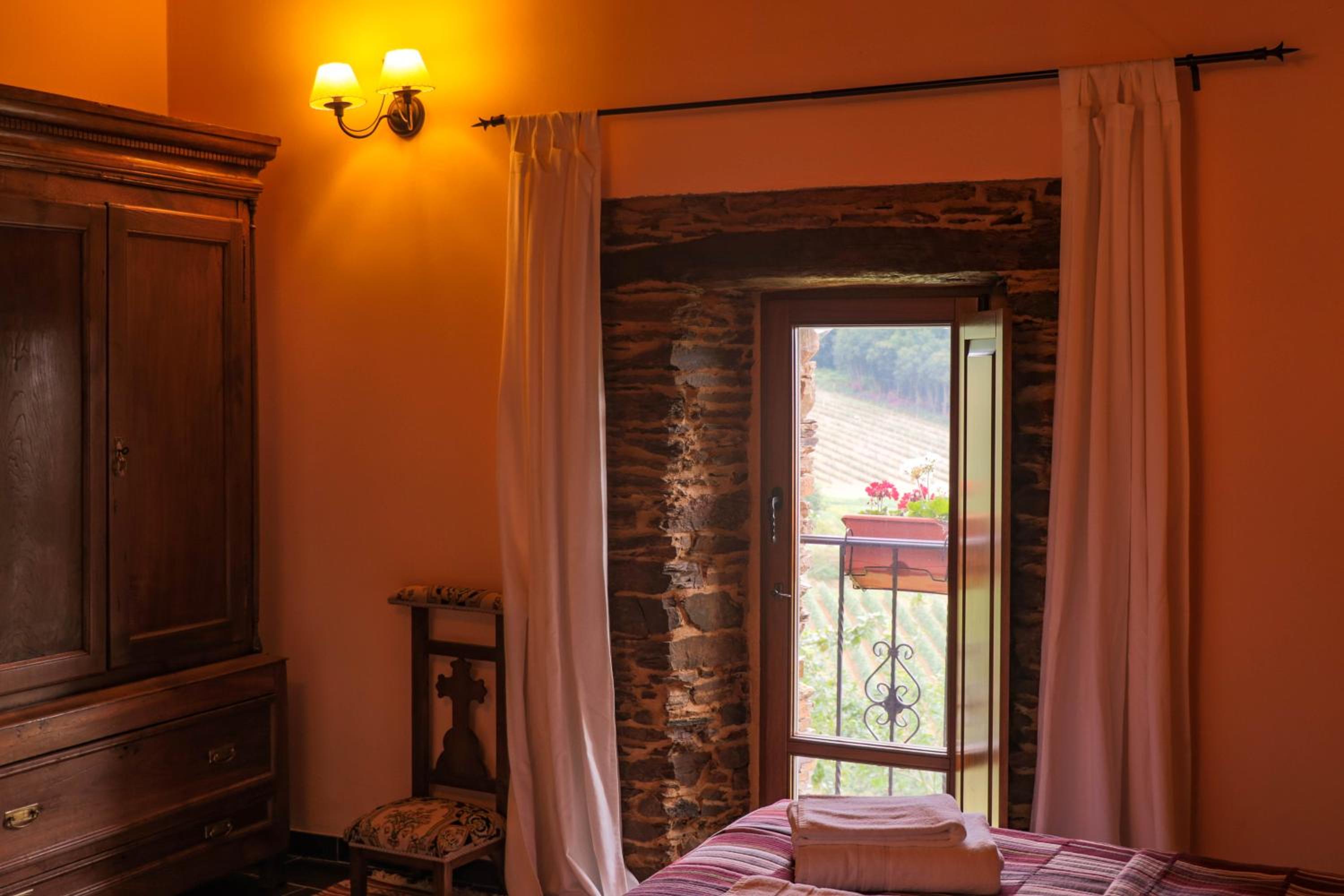 Large Double Room - Photo 1