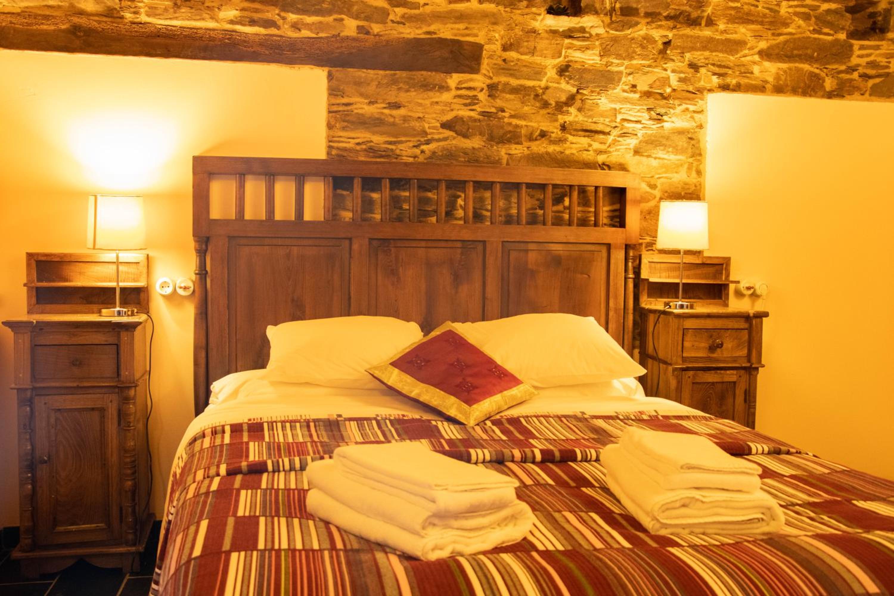 Large Double Room - Photo 10