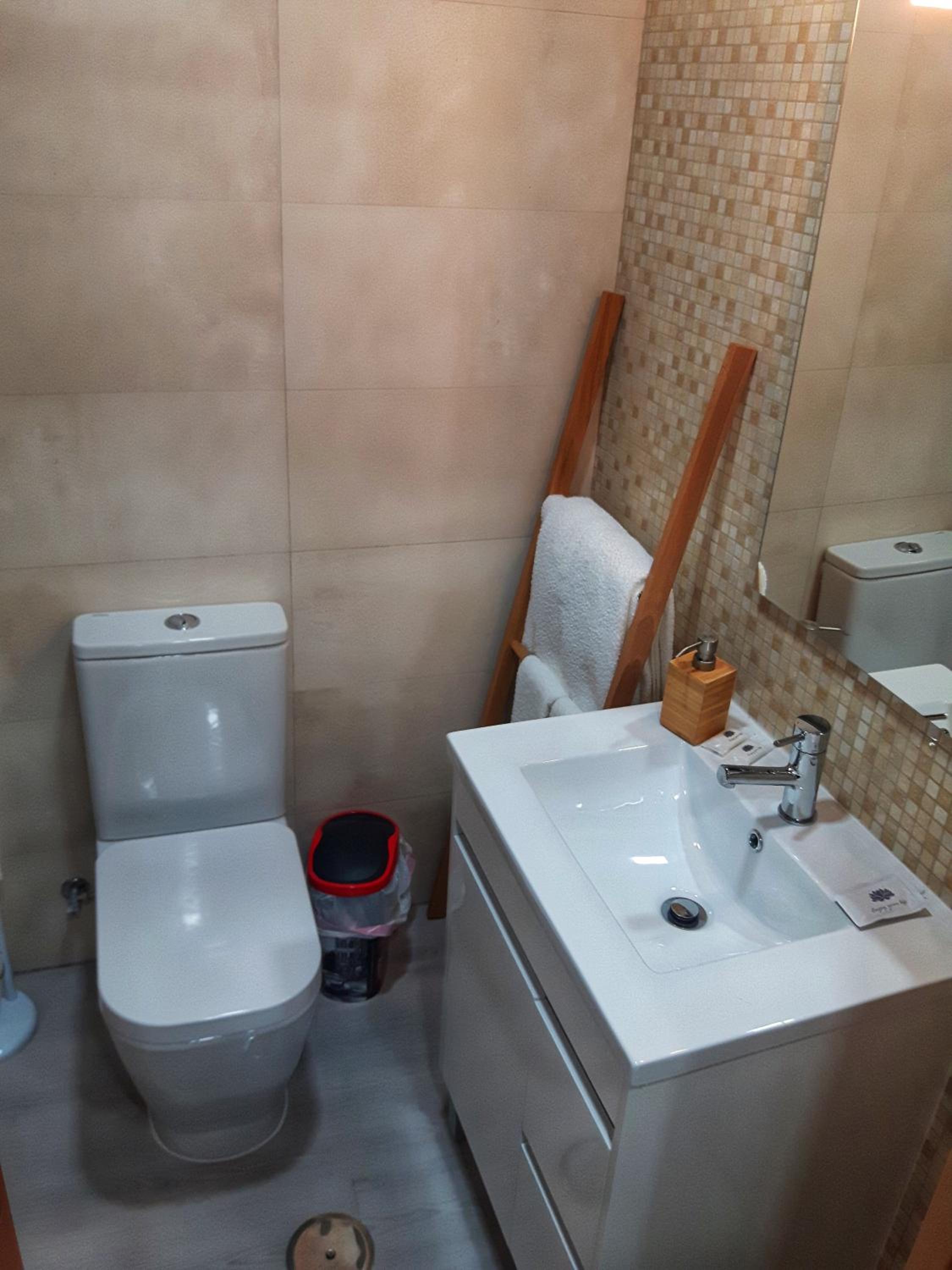Double Room with Private Bathroom photo 3