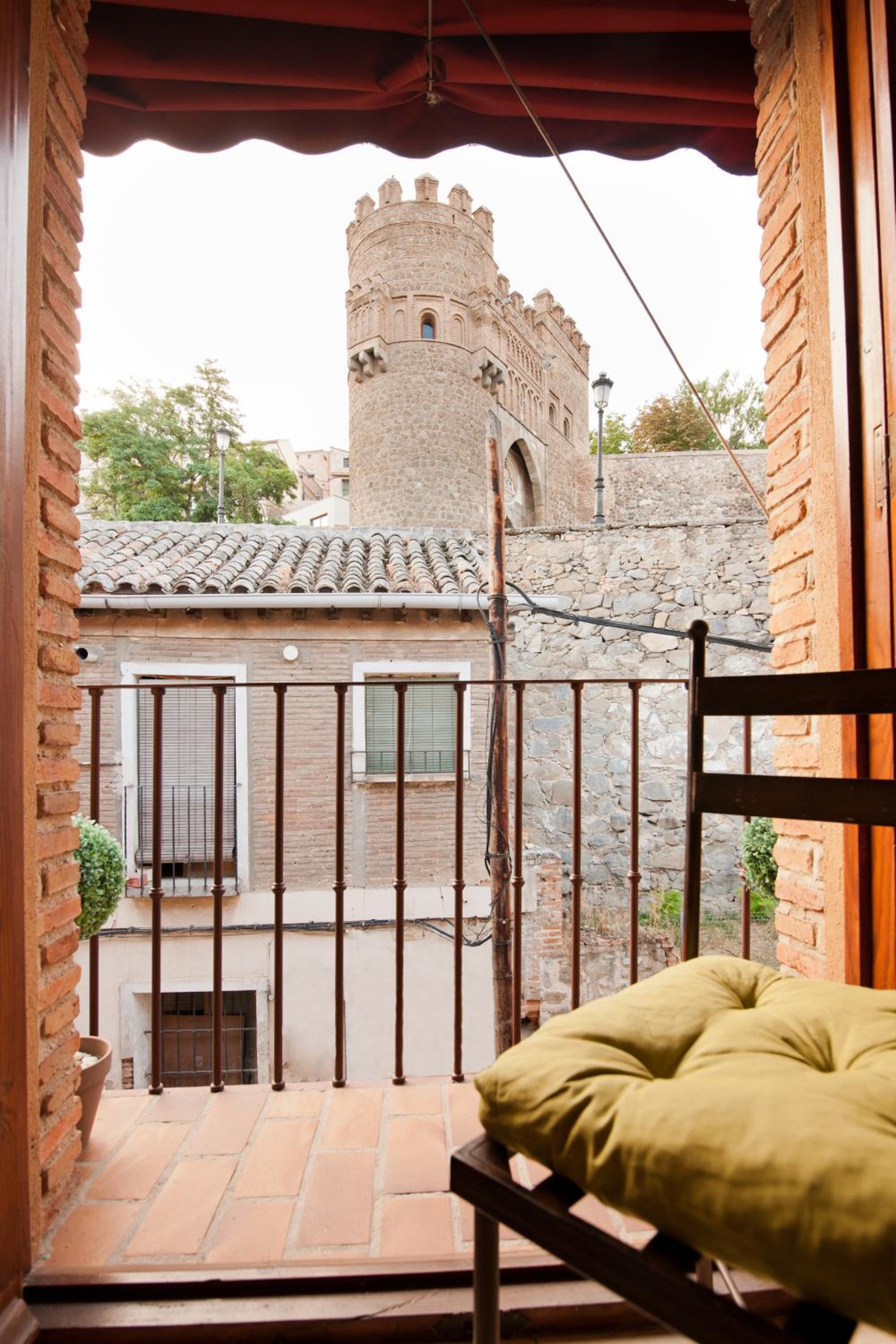 Twin Room with Balcony - Photo 3