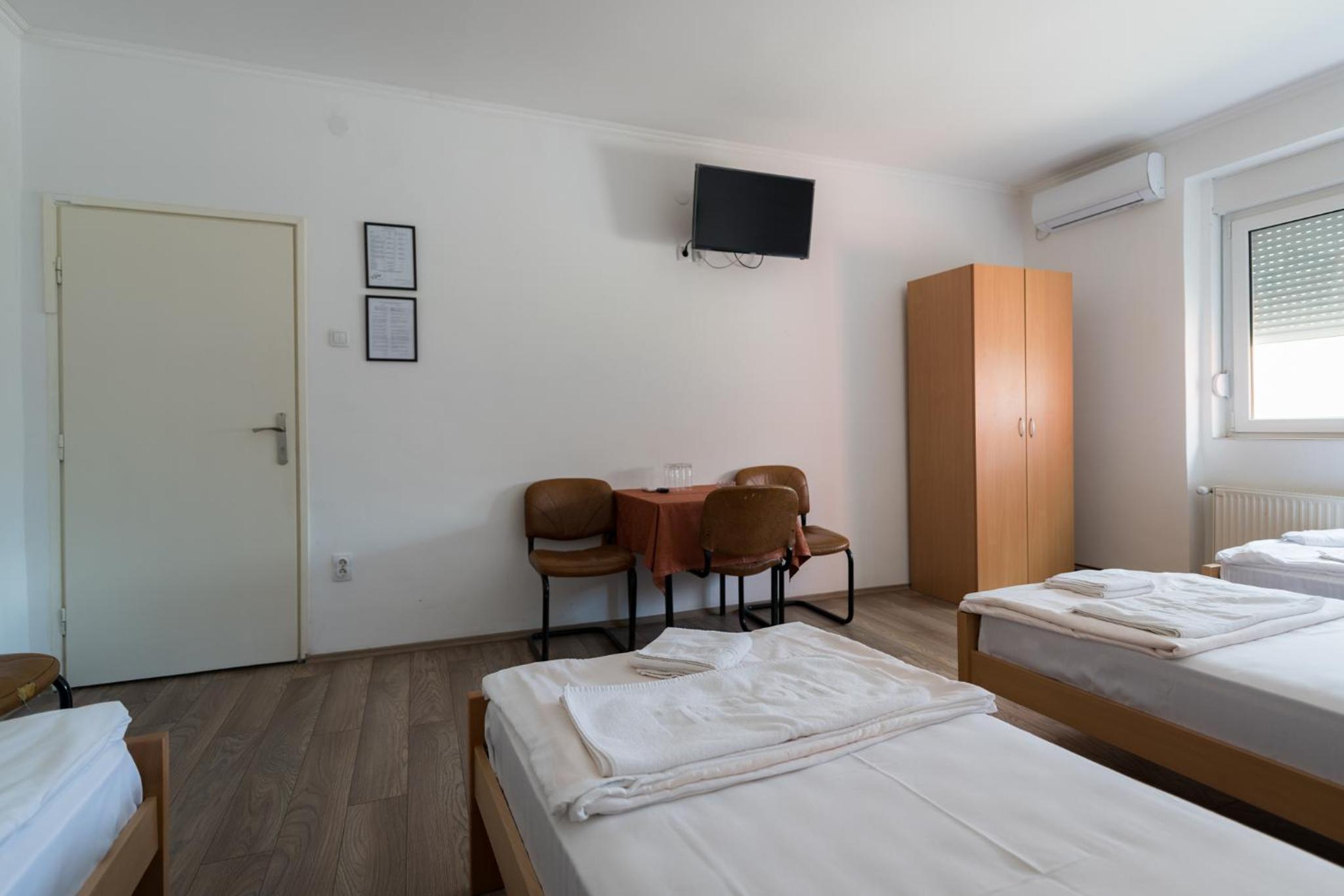 Standard Quadruple Room - Photo 1