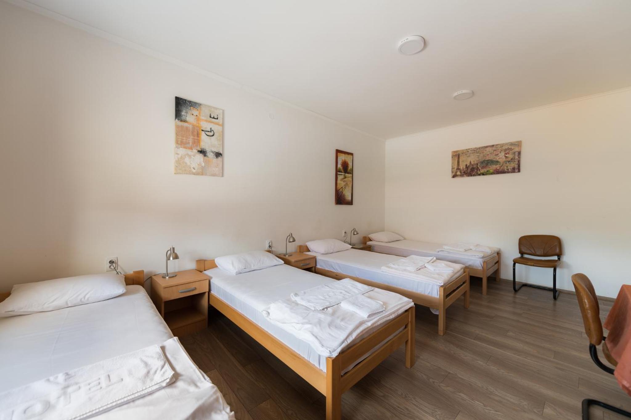 Standard Quadruple Room - Photo 3