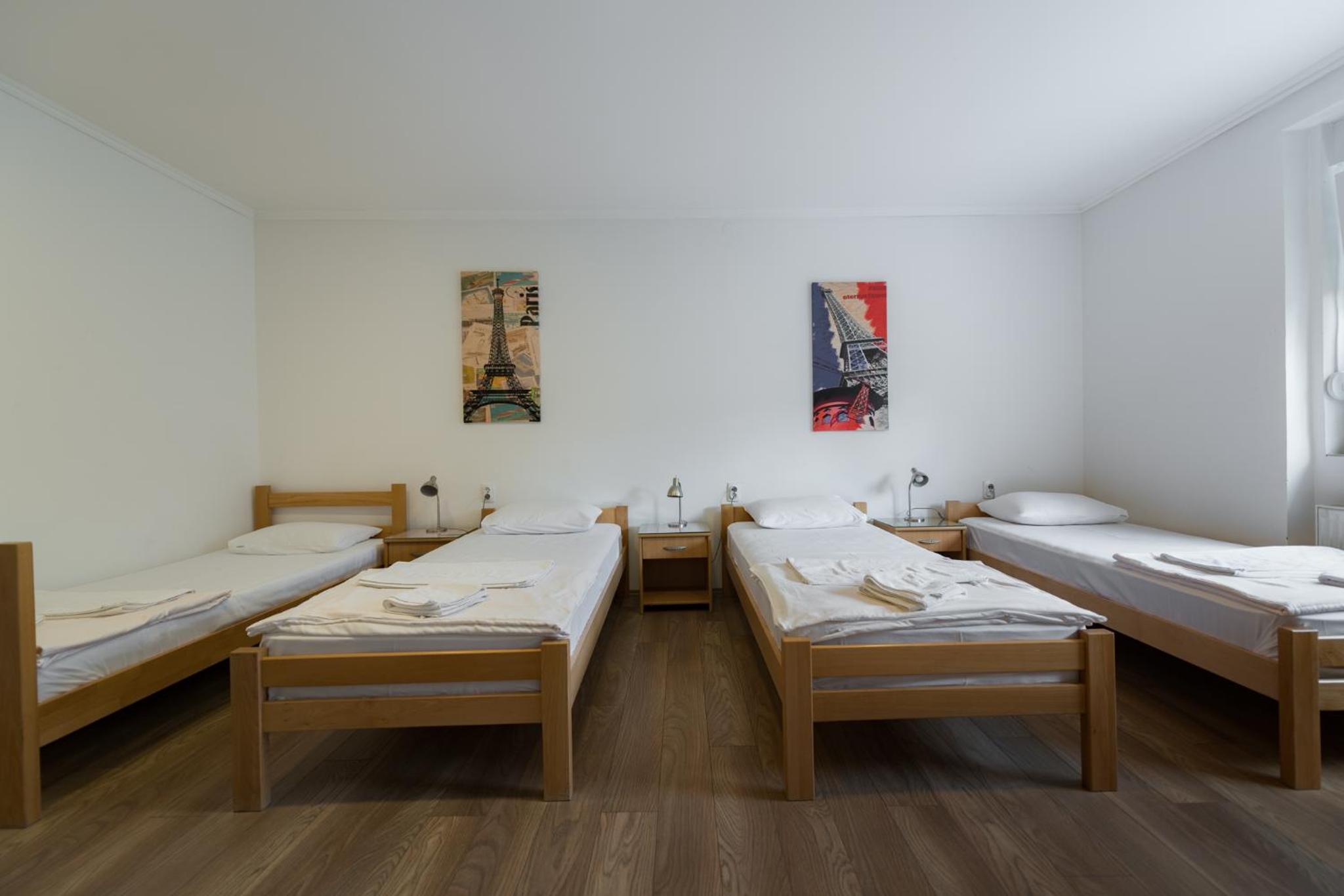 Standard Quadruple Room - Photo 6