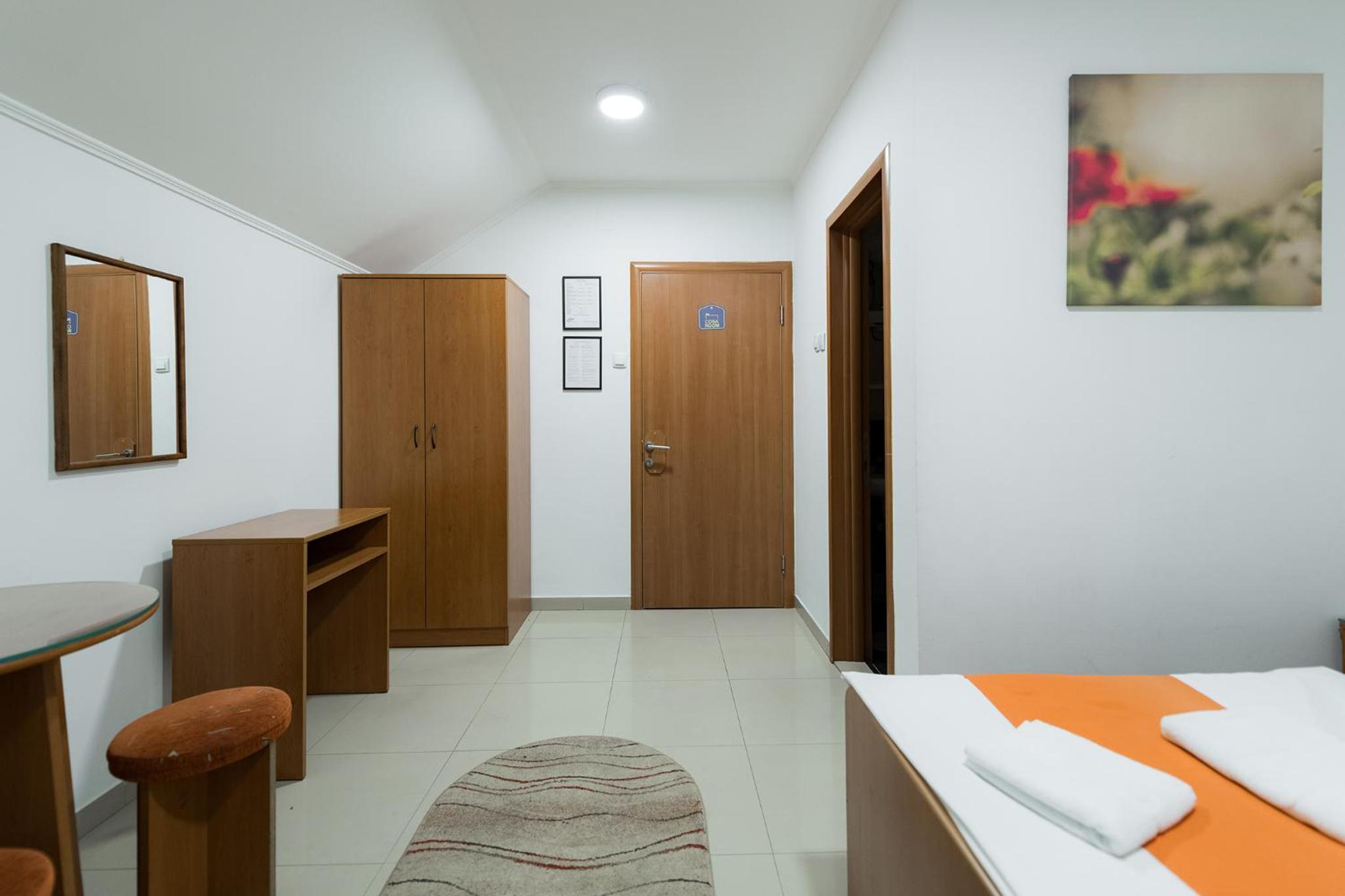 Double Room - Photo 9
