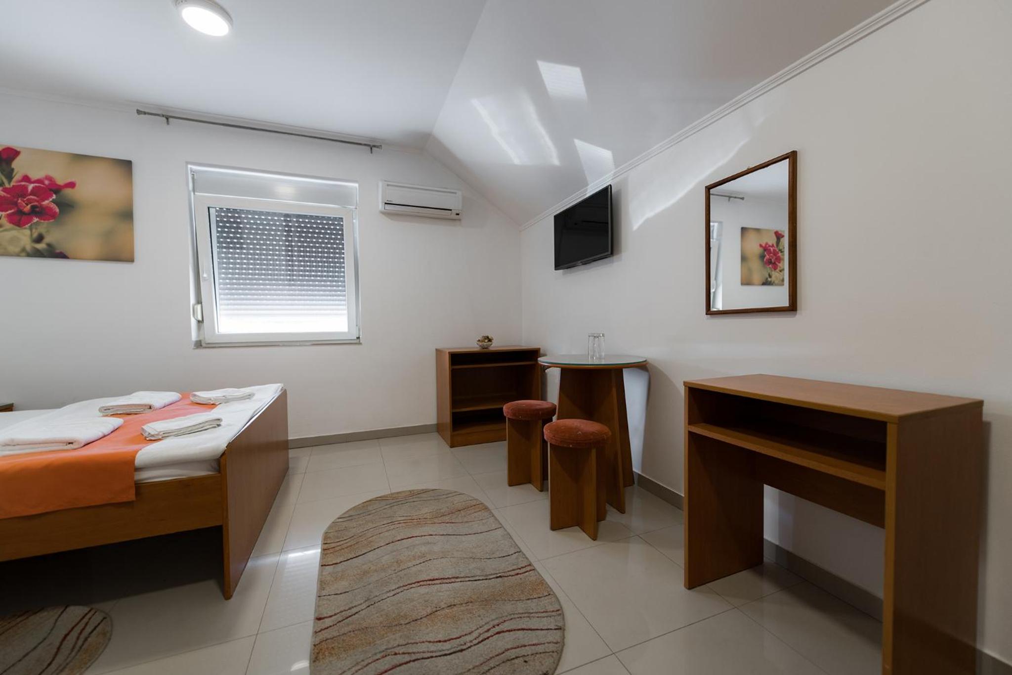Double Room - Photo 4