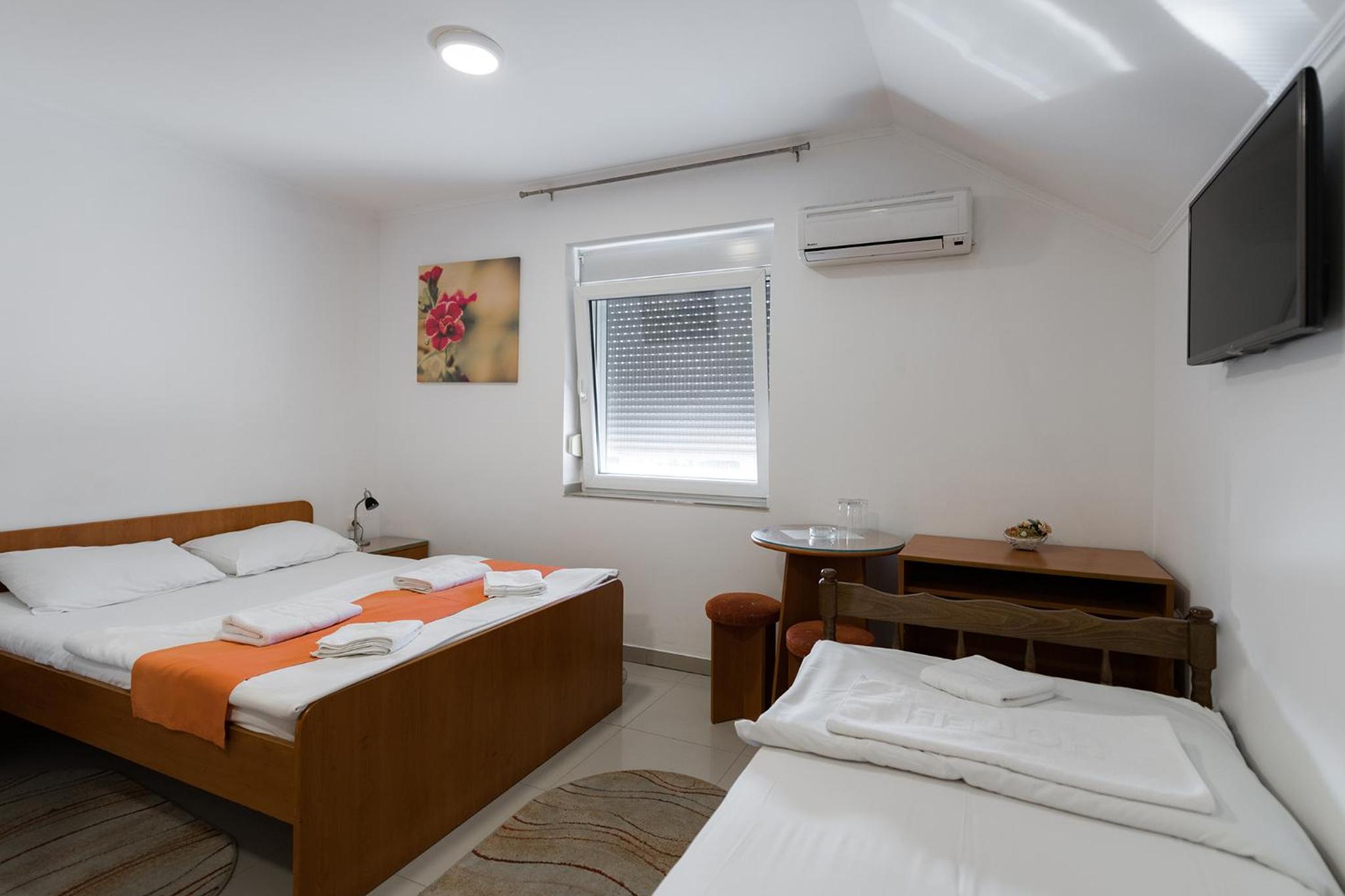 Triple Room - Photo 6