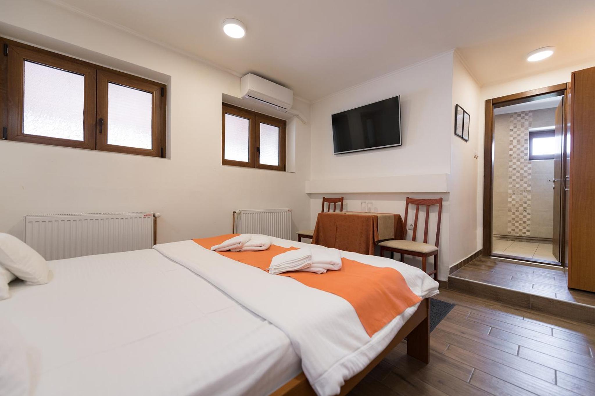 Double Room - Photo 1