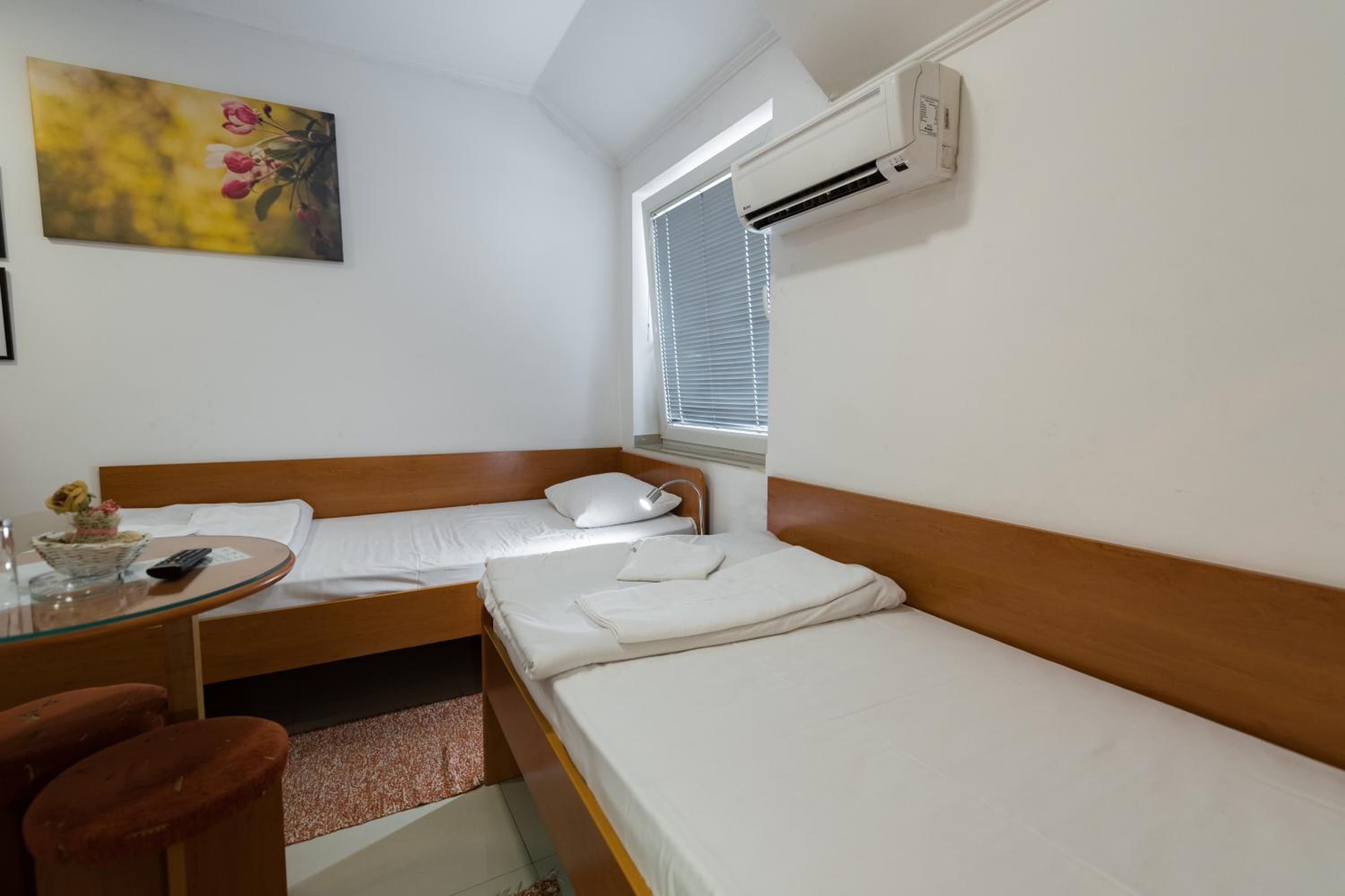 Twin Room - Photo 5