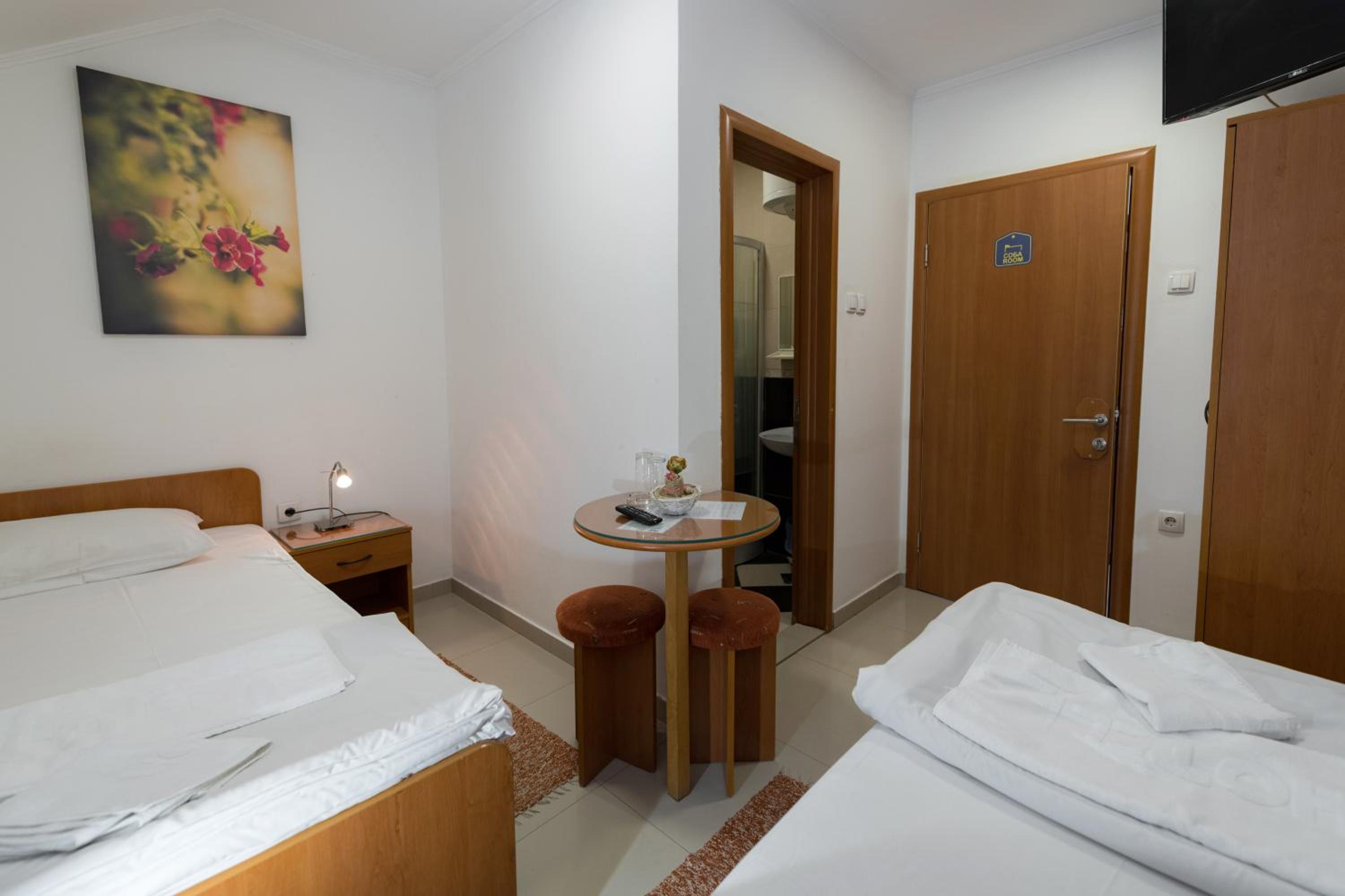 Twin Room - Photo 6