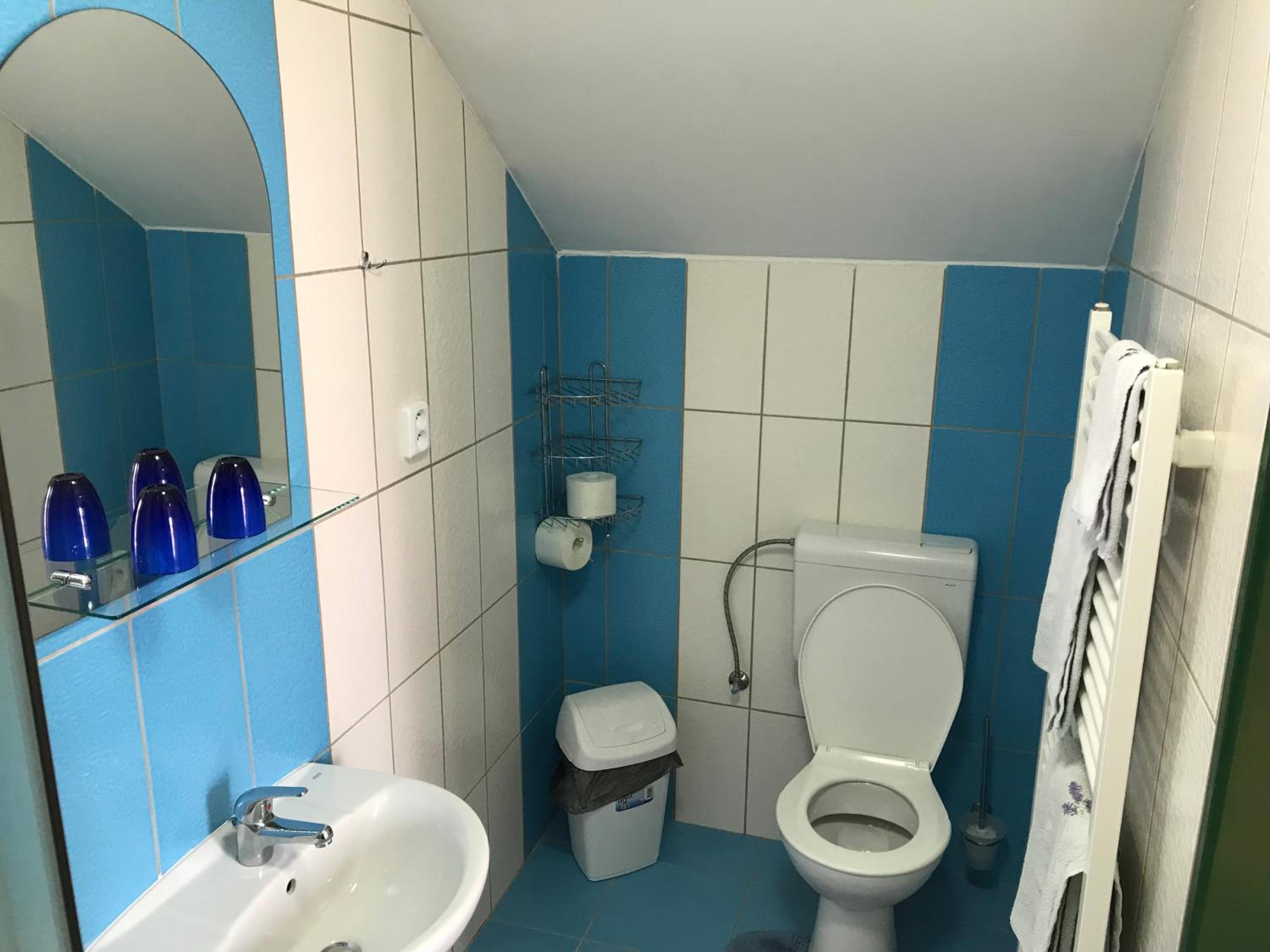 Double Room with Balcony - Photo 9