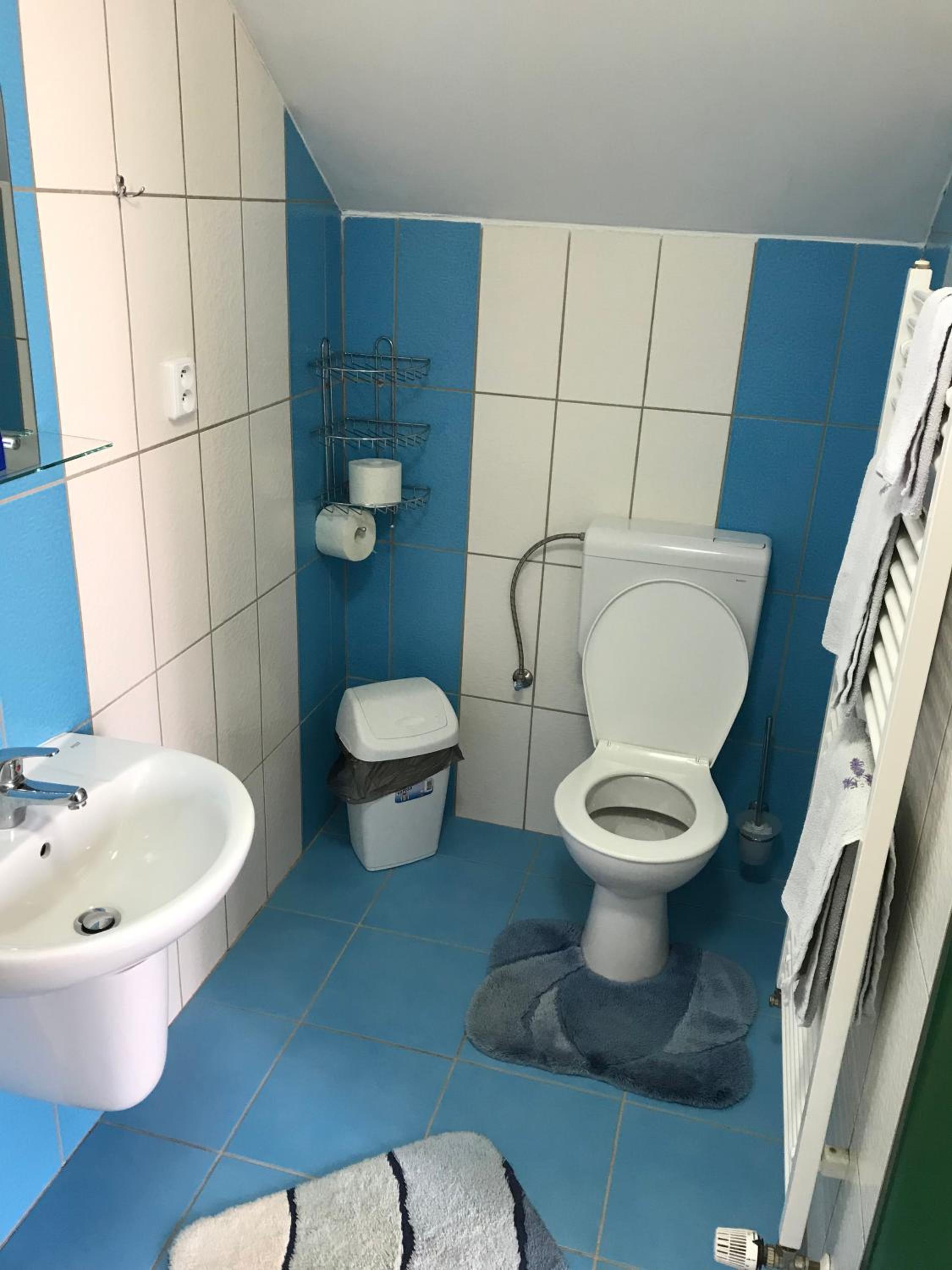 Double Room with Balcony - Photo 10