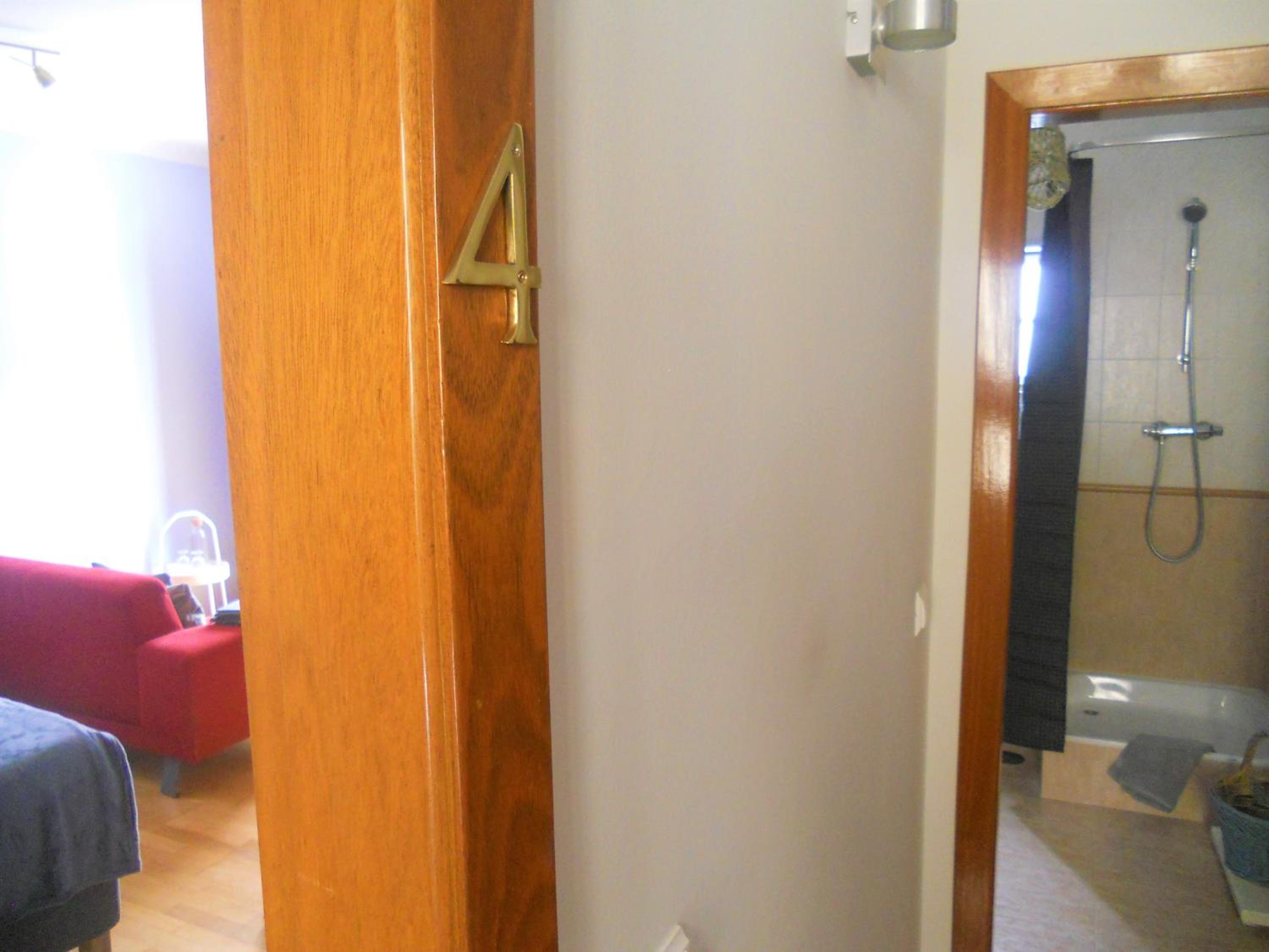 Double Room - Photo 5