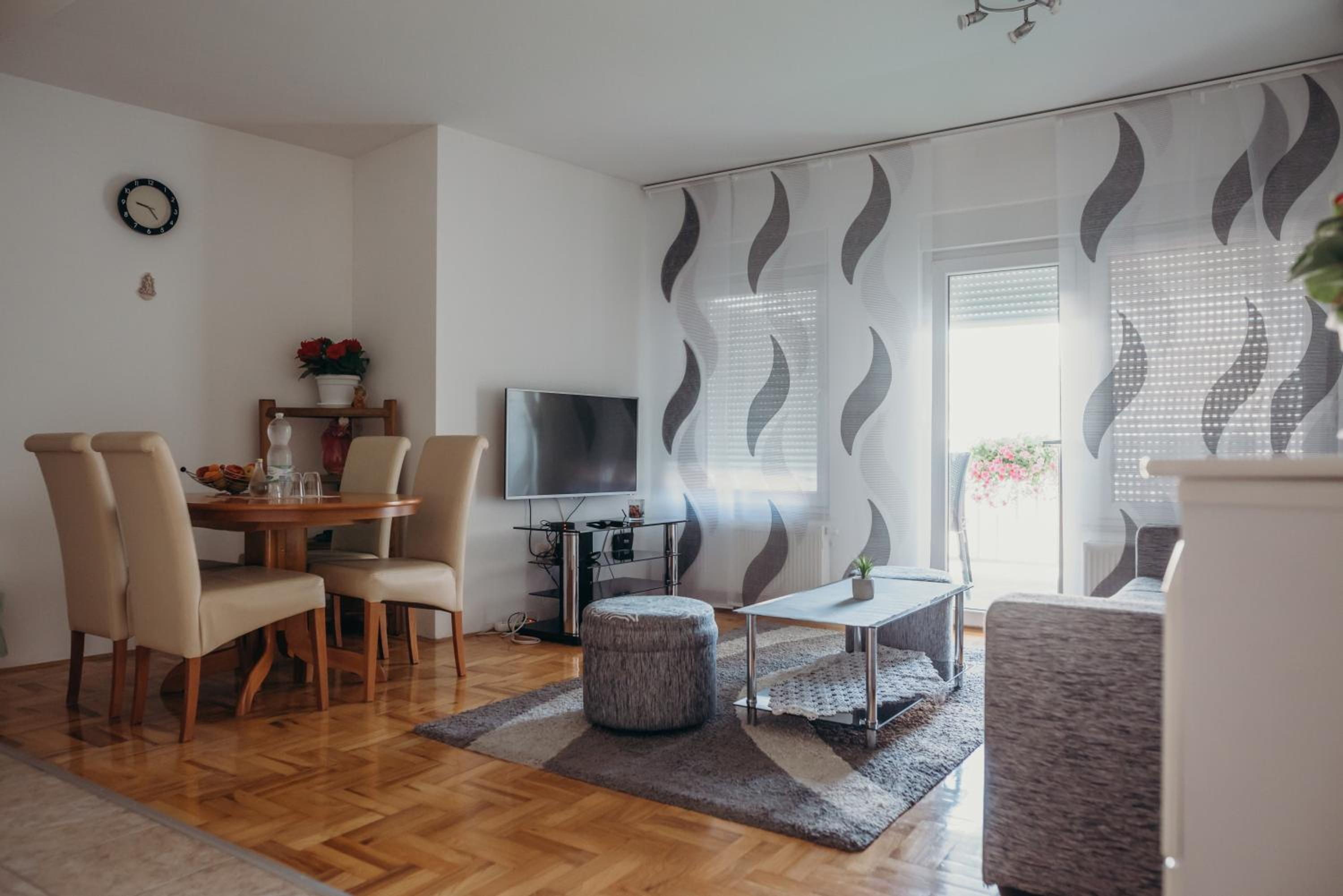 Apartment photo 1