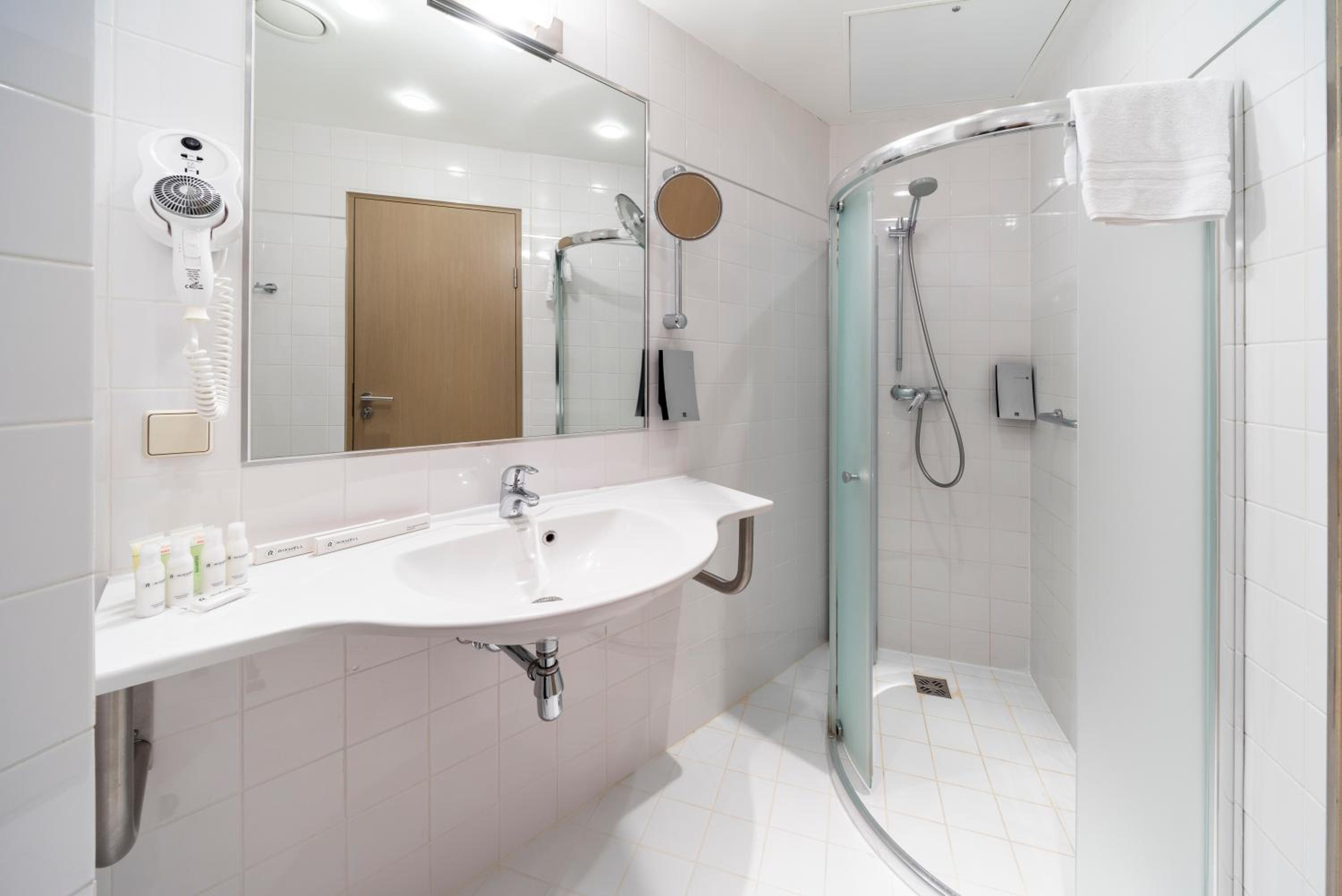 Suite - Photo 5