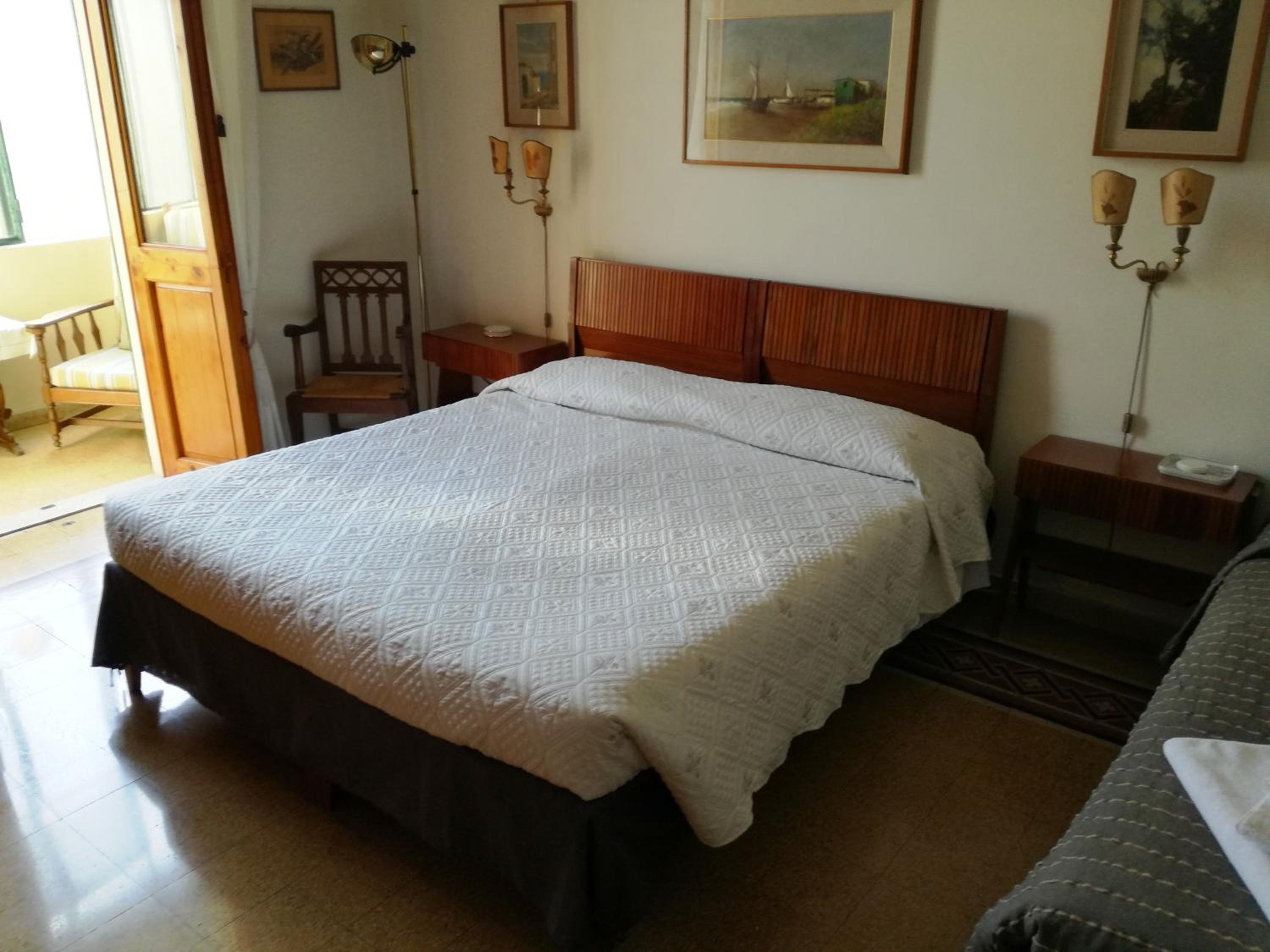 Double Room with Private External Bathroom