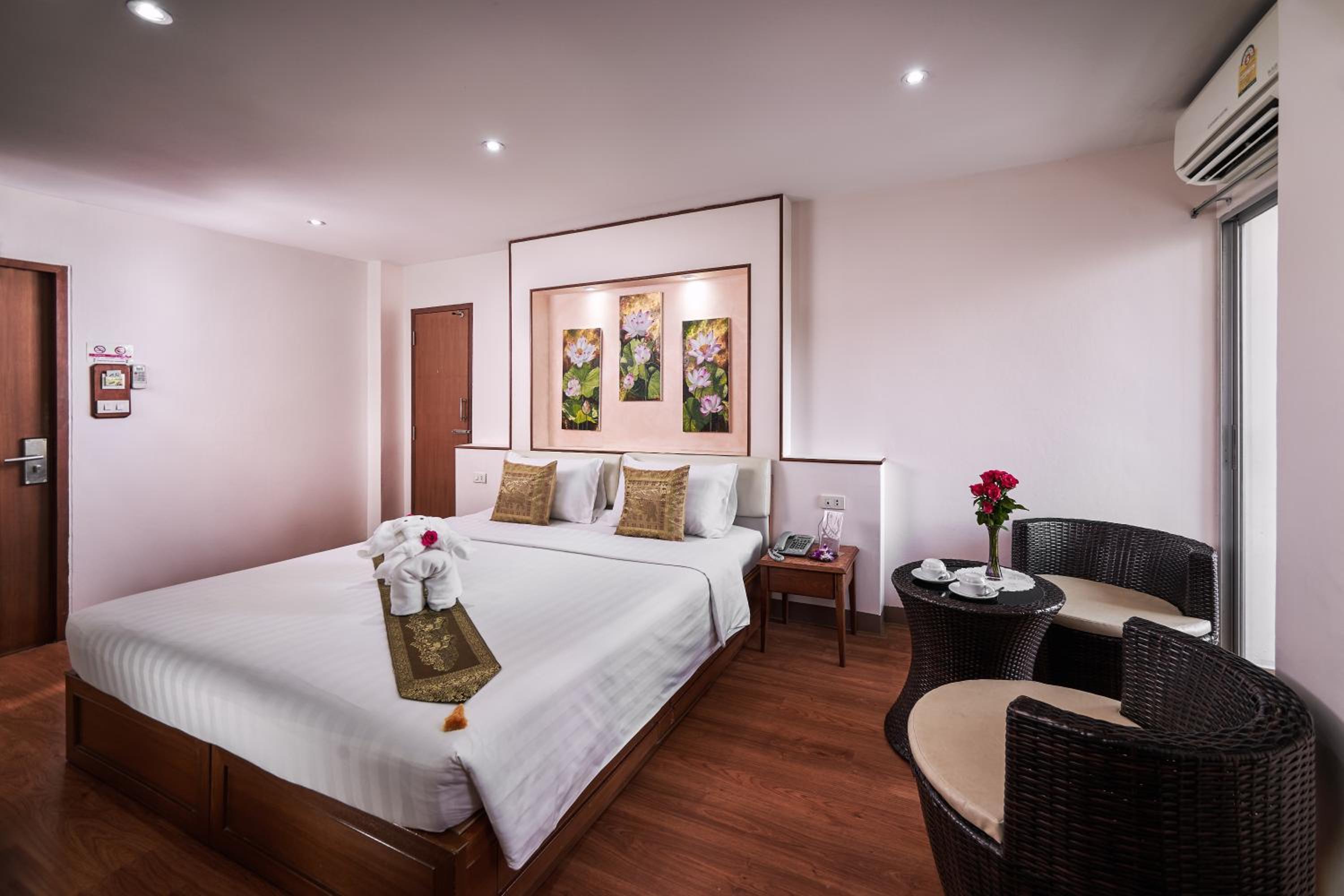 Deluxe Double or Twin Room photo 2