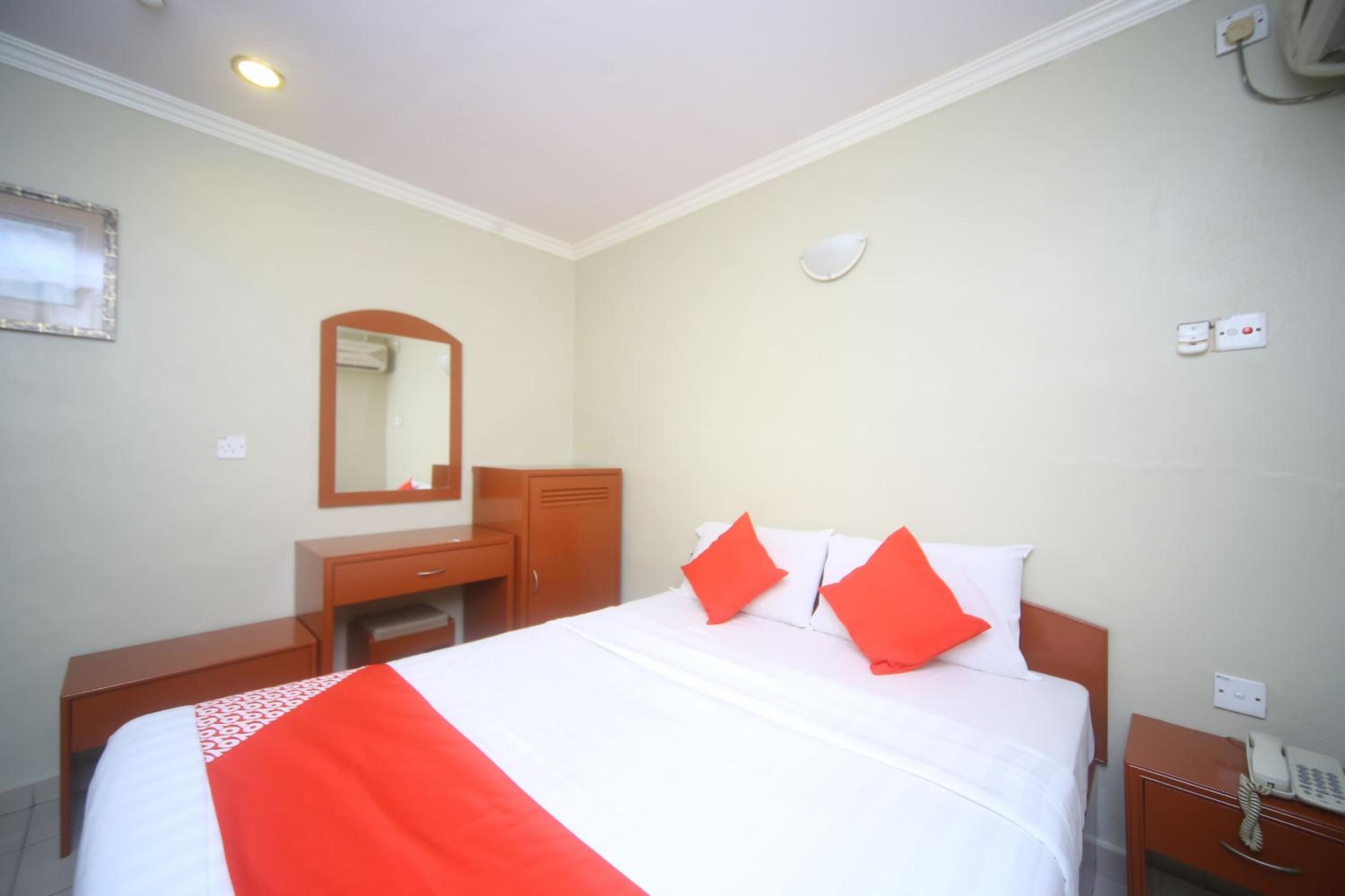 Deluxe Queen Room - Photo 5