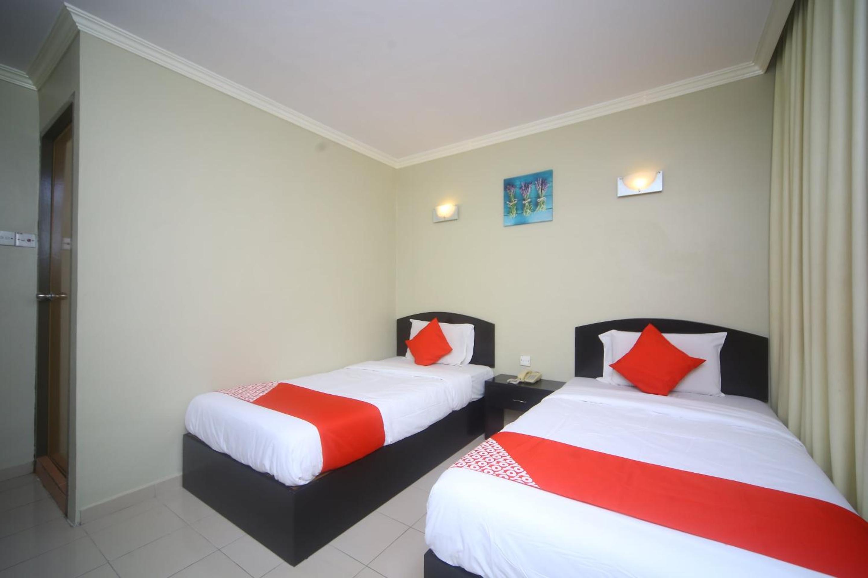 Standard Twin Room - Photo 4